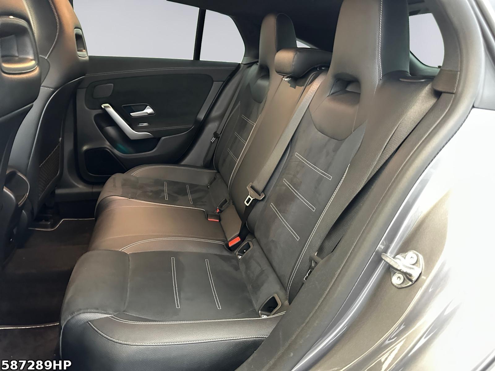 Fahrzeugabbildung Mercedes-Benz CLA 250 Shooting Brake e AMG Line > DISTRONIC <