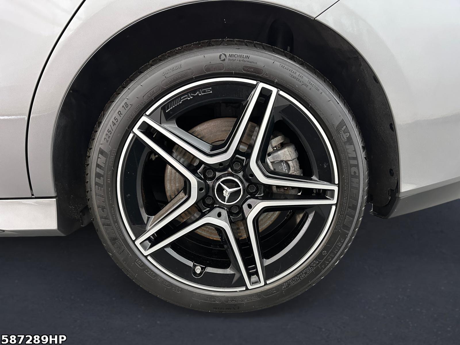 Fahrzeugabbildung Mercedes-Benz CLA 250 Shooting Brake e AMG Line > DISTRONIC <