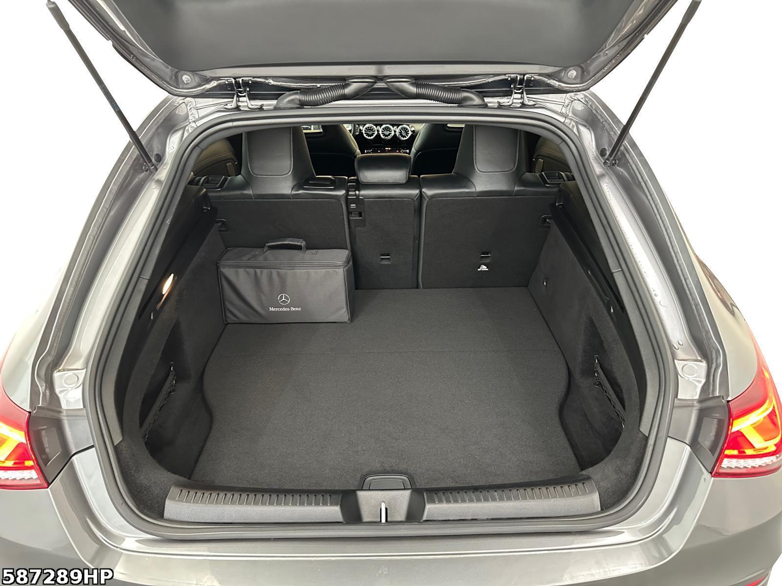 Fahrzeugabbildung Mercedes-Benz CLA 250 Shooting Brake e AMG Line > DISTRONIC <