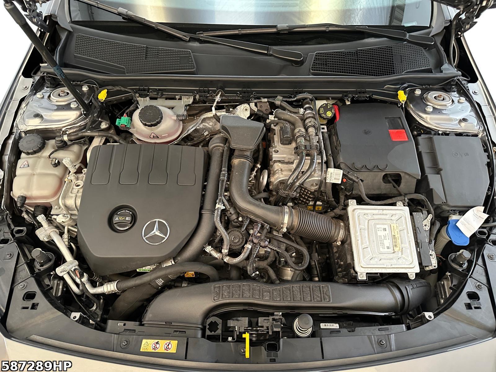 Fahrzeugabbildung Mercedes-Benz CLA 250 Shooting Brake e AMG Line > DISTRONIC <