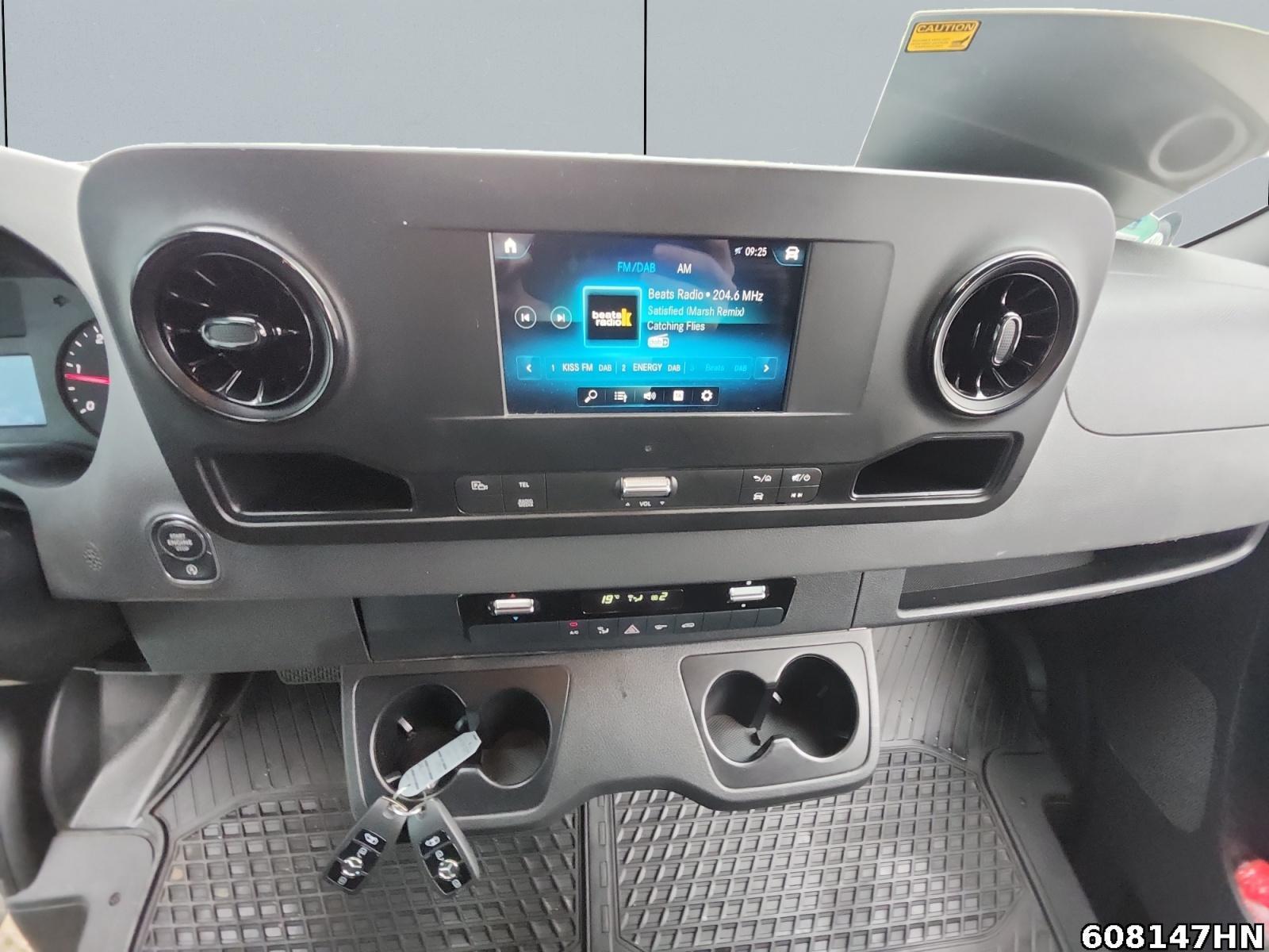 Fahrzeugabbildung Mercedes-Benz Sprinter 215 Kasten*L2H2*MBUX*9GTronic* Kamera*