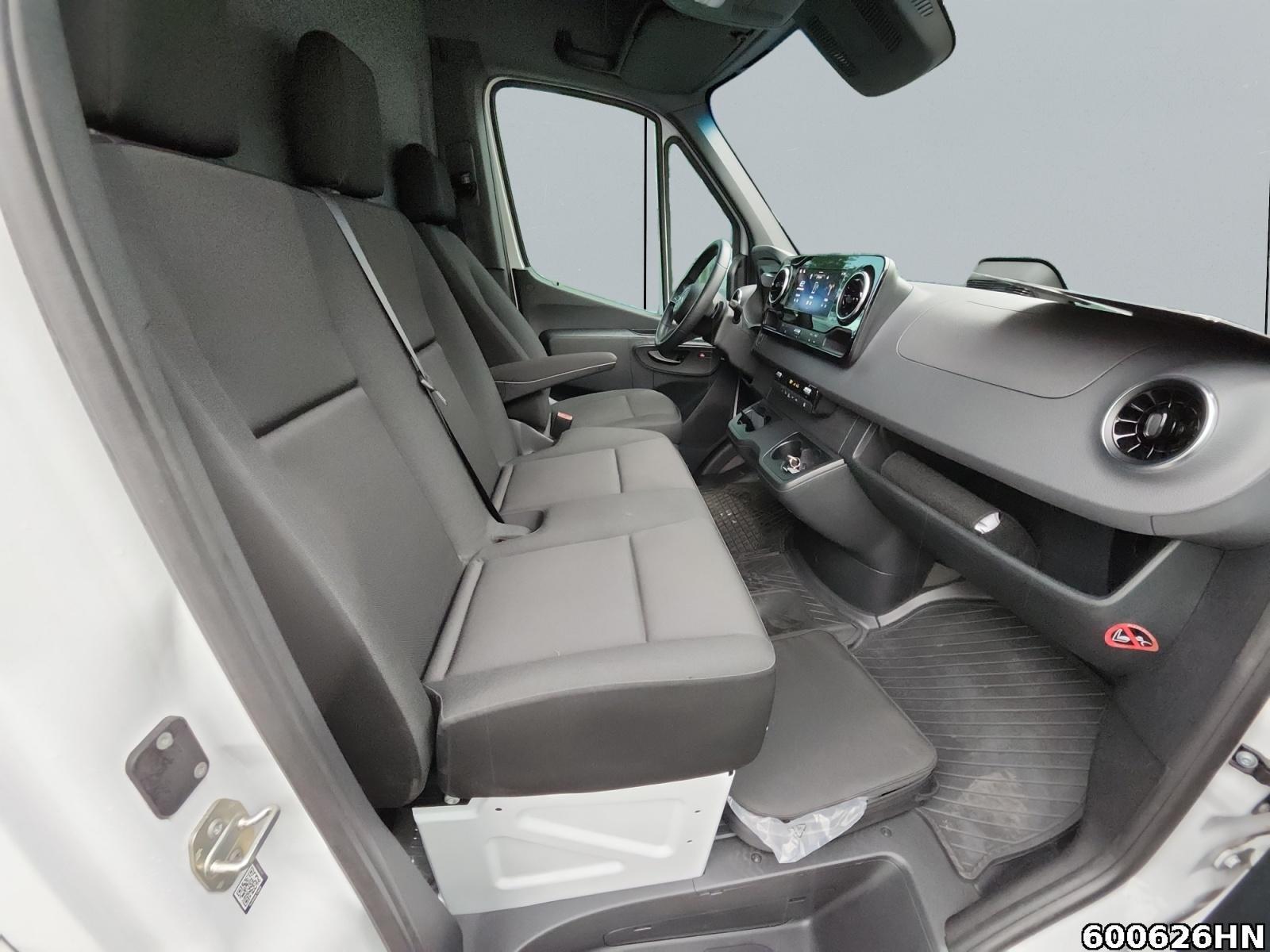 Fahrzeugabbildung Mercedes-Benz eSprinter 414 Maxi*81KWh*Kamera*MBUX*Tachograf