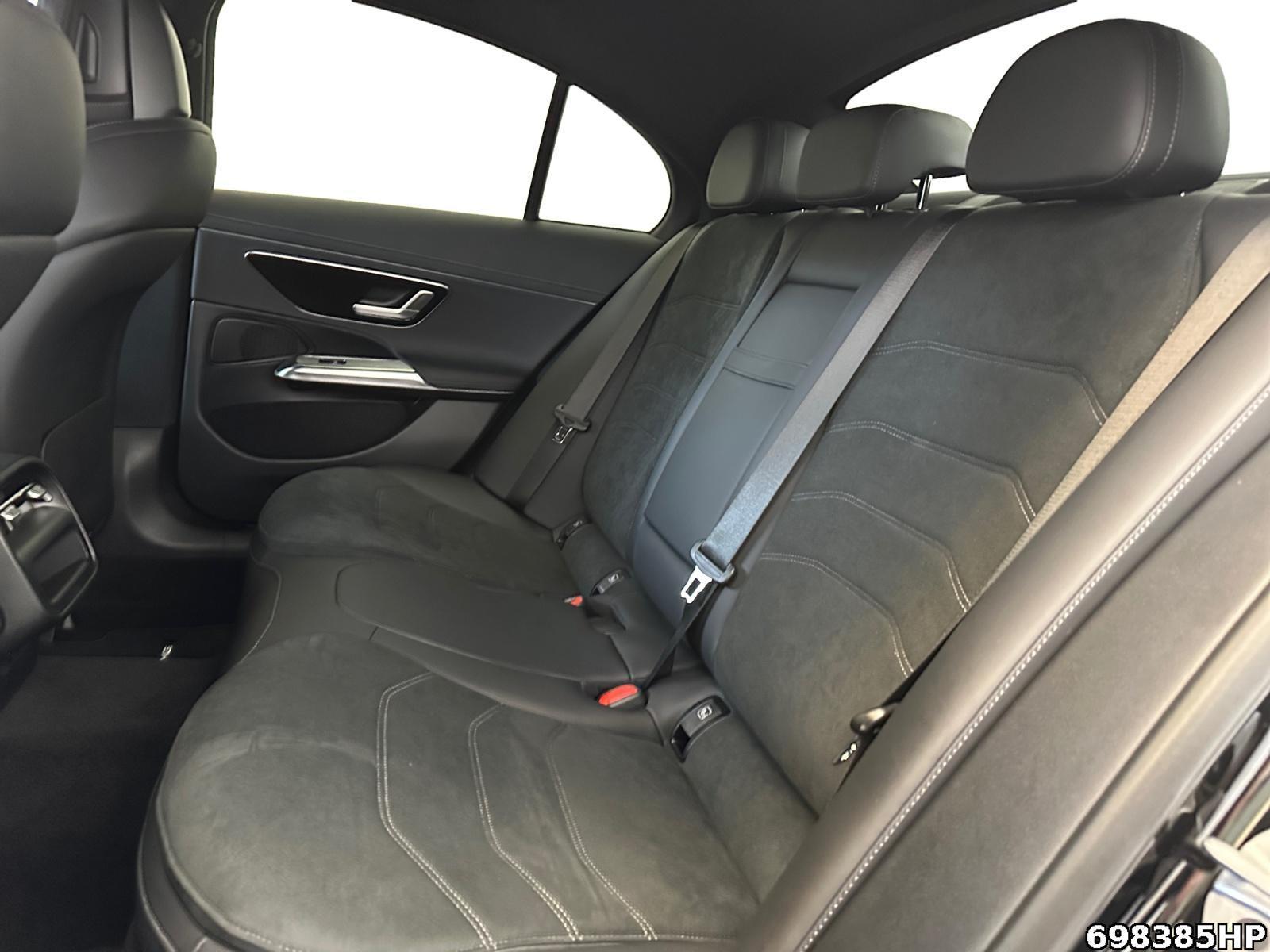 Fahrzeugabbildung Mercedes-Benz E 220 d AMG Lenkradhzg KEYLESS DAB Kamera CarPl