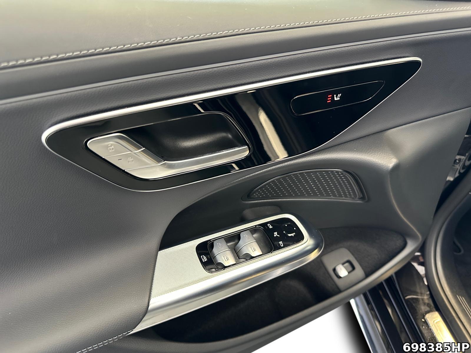 Fahrzeugabbildung Mercedes-Benz E 220 d AMG Lenkradhzg KEYLESS DAB Kamera CarPl