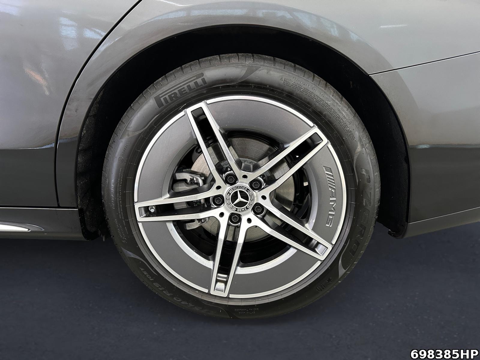 Fahrzeugabbildung Mercedes-Benz E 220 d AMG Lenkradhzg KEYLESS DAB Kamera CarPl
