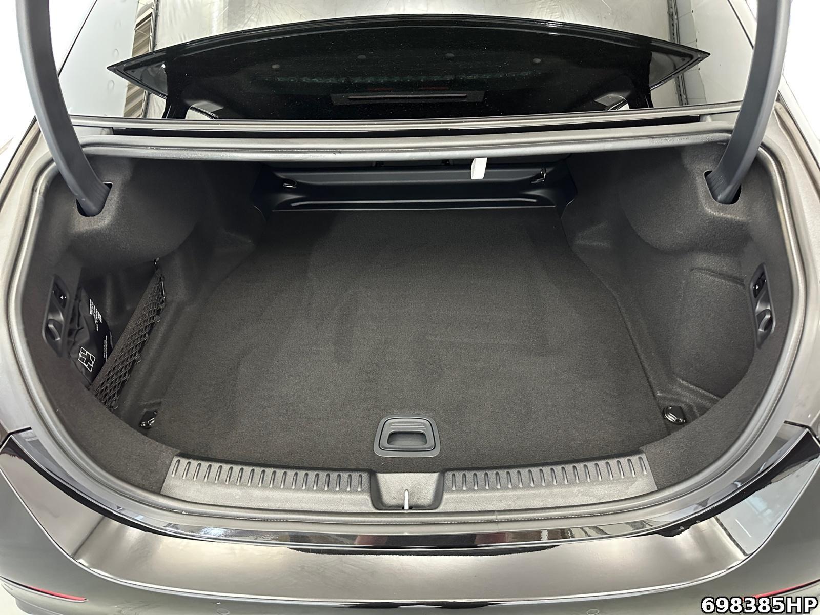 Fahrzeugabbildung Mercedes-Benz E 220 d AMG Lenkradhzg KEYLESS DAB Kamera CarPl