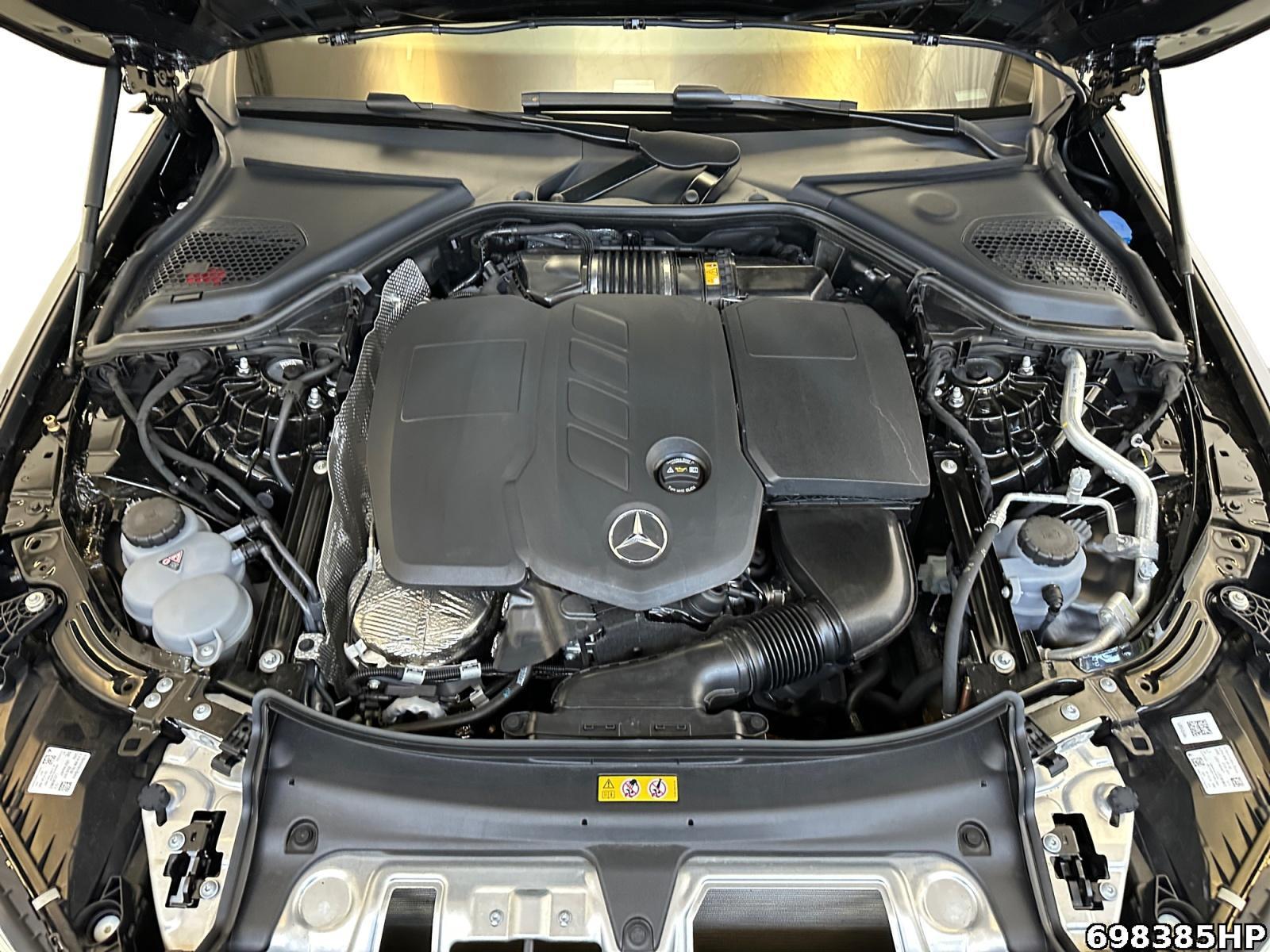 Fahrzeugabbildung Mercedes-Benz E 220 d AMG Lenkradhzg KEYLESS DAB Kamera CarPl
