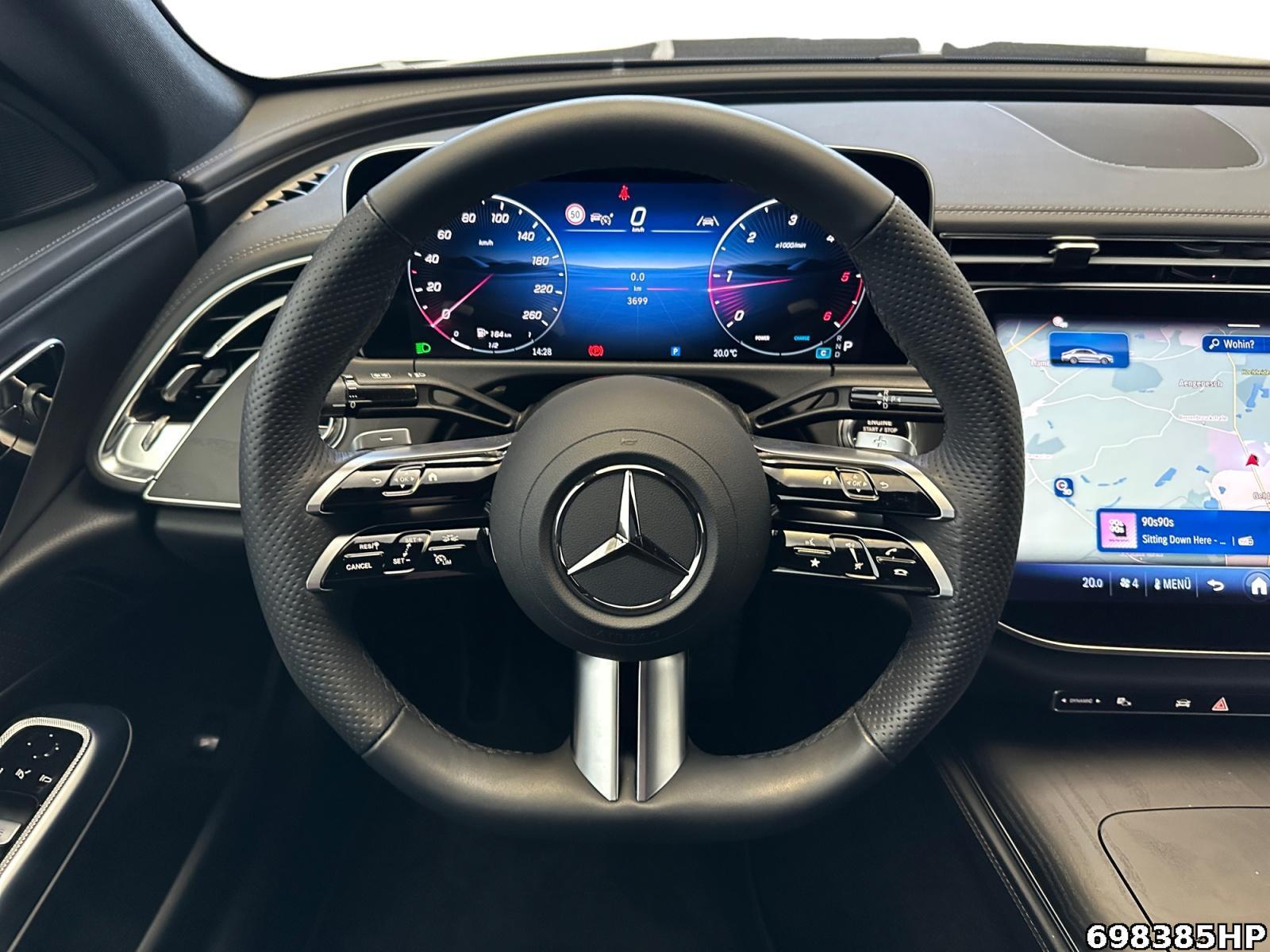 Fahrzeugabbildung Mercedes-Benz E 220 d AMG Lenkradhzg KEYLESS DAB Kamera CarPl