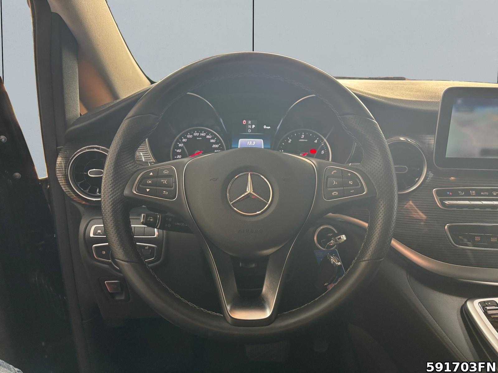 Fahrzeugabbildung Mercedes-Benz V 300 d Avantgarde Edition EL*Leder*360°*EasyP