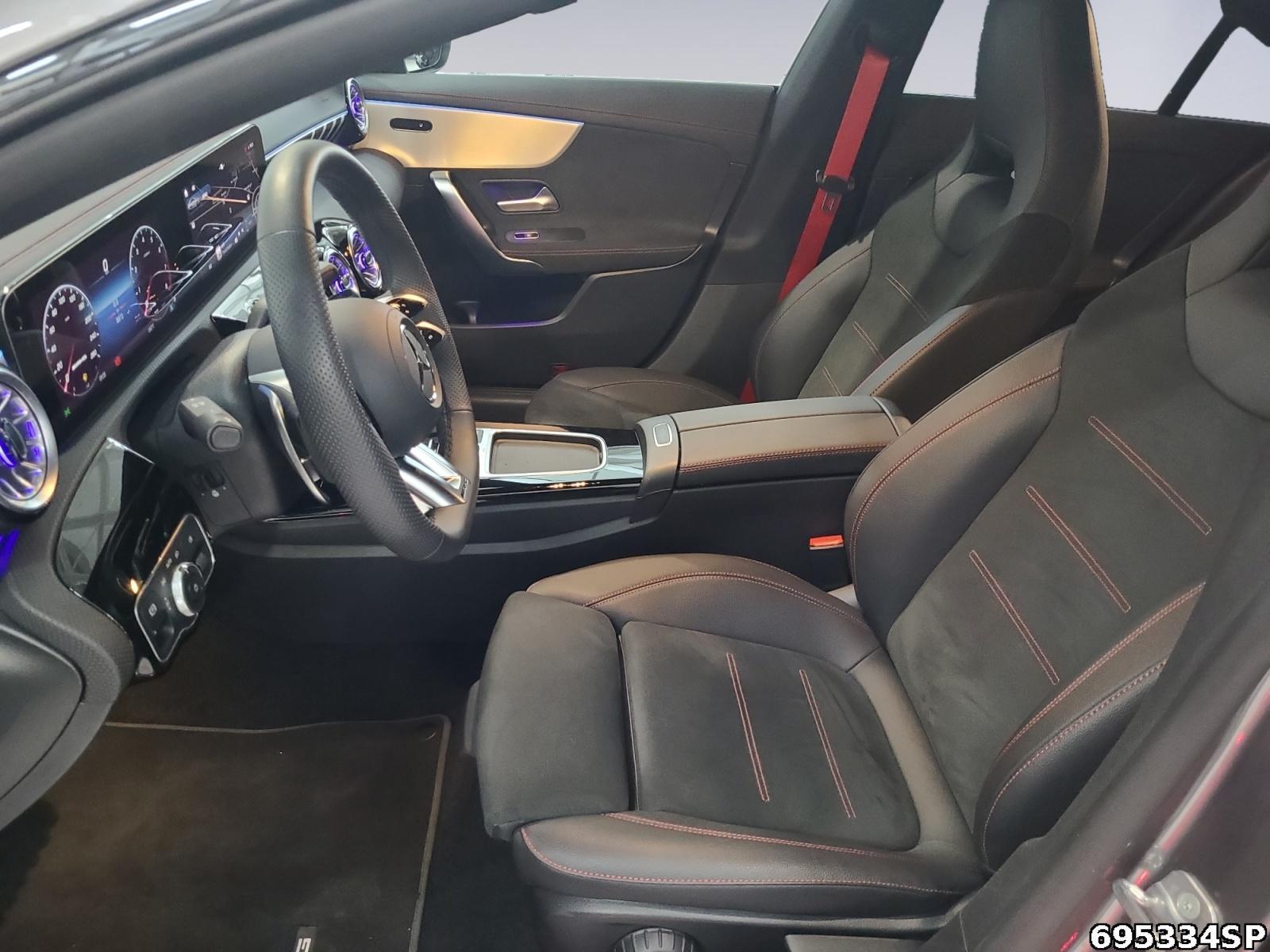 Fahrzeugabbildung Mercedes-Benz CLA 35 AMG 4M Aero Pano MULTIBEAM Head-up Night