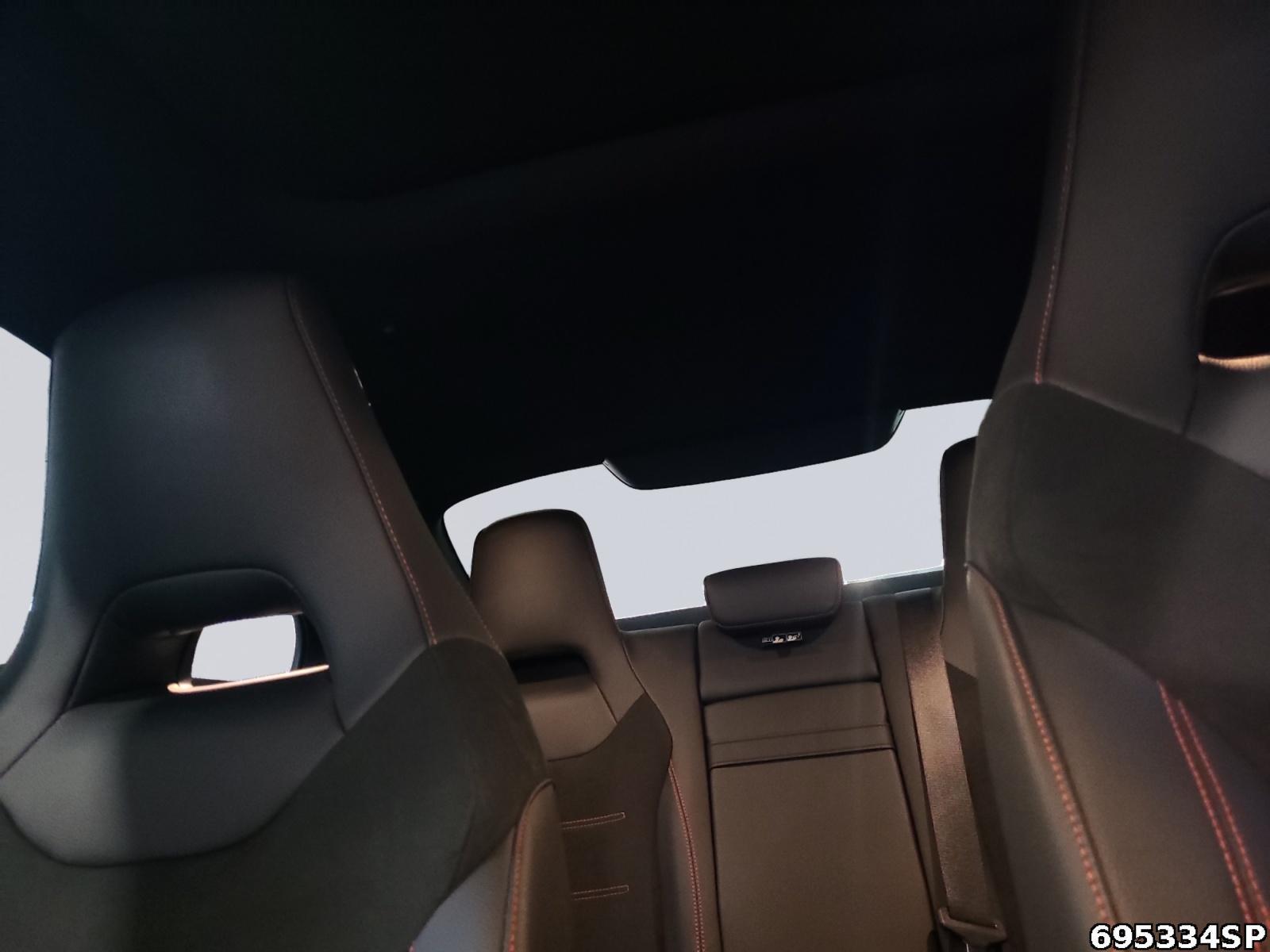 Fahrzeugabbildung Mercedes-Benz CLA 35 AMG 4M Aero Pano MULTIBEAM Head-up Night