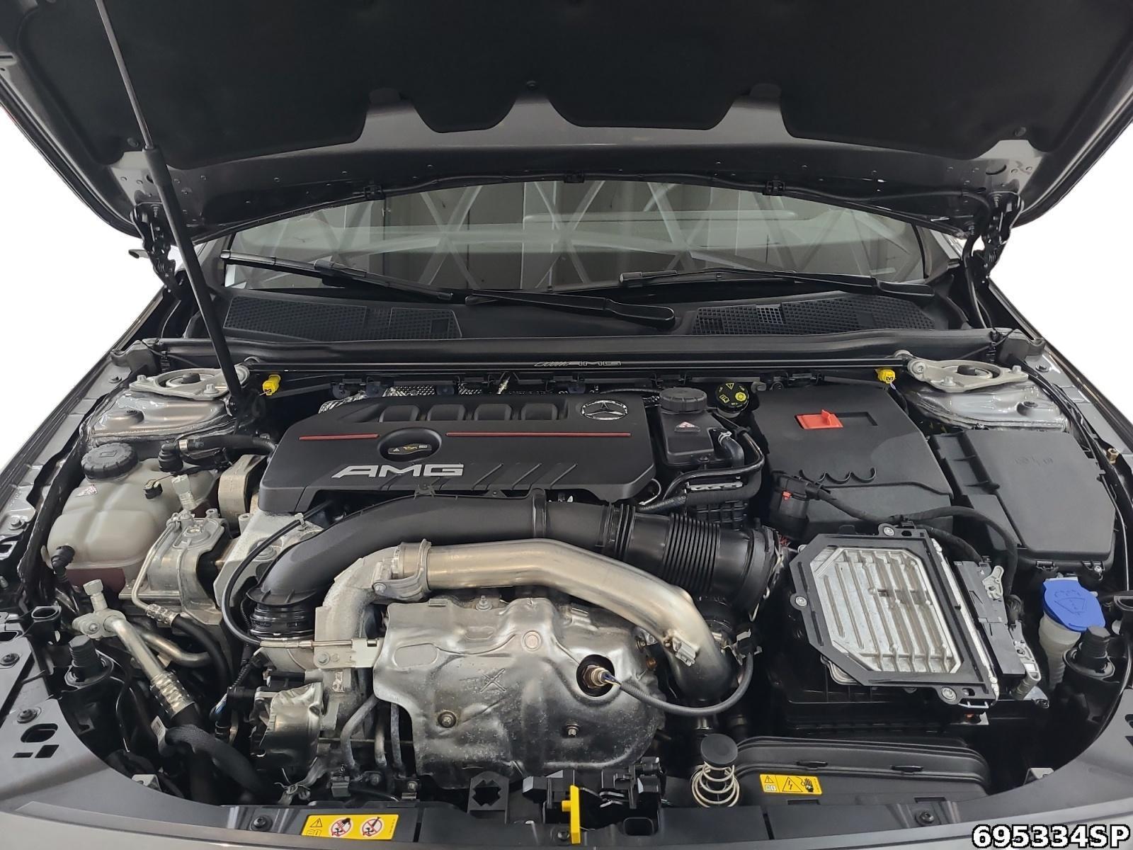 Fahrzeugabbildung Mercedes-Benz CLA 35 AMG 4M Aero Pano MULTIBEAM Head-up Night