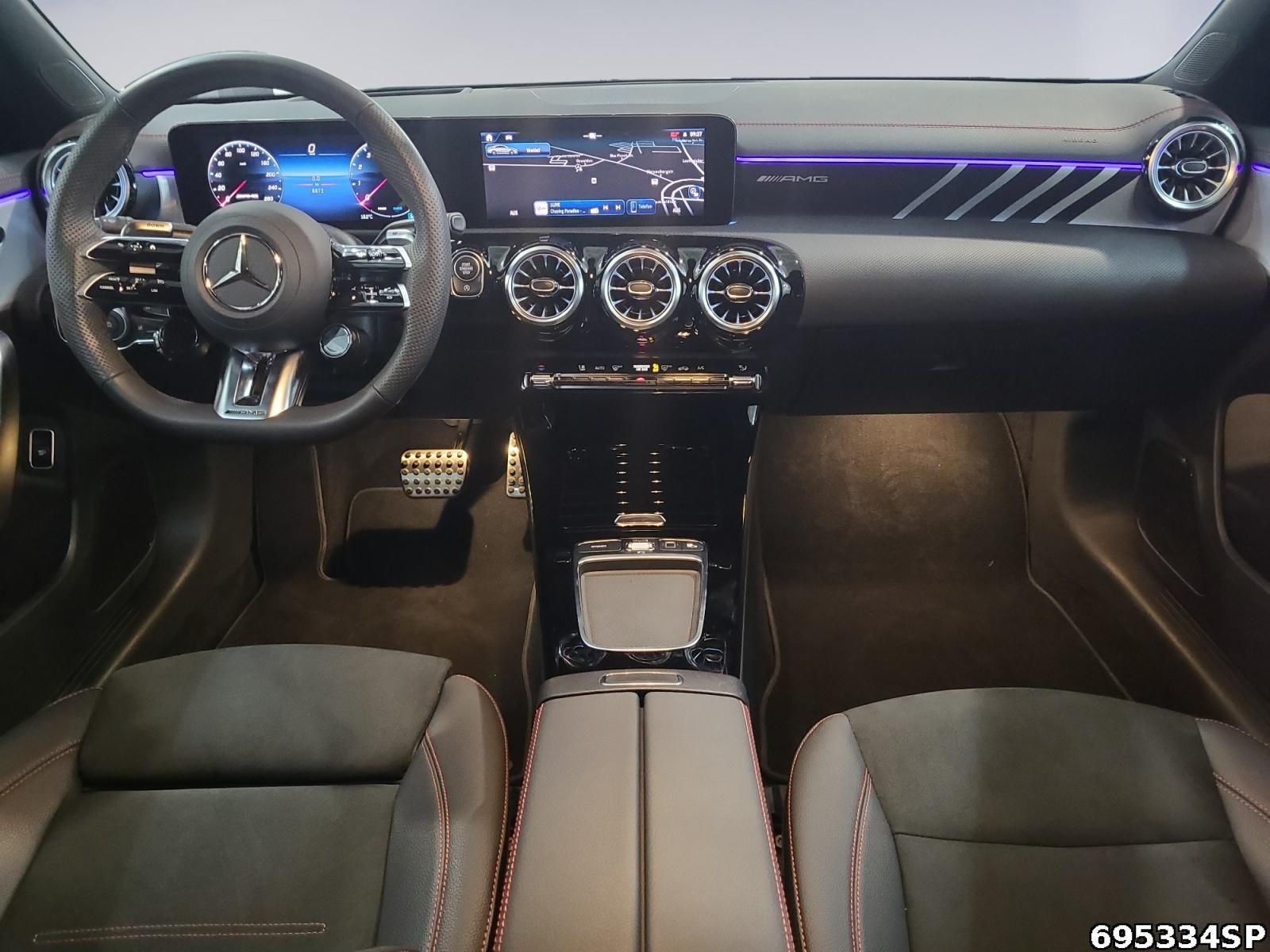 Fahrzeugabbildung Mercedes-Benz CLA 35 AMG 4M Aero Pano MULTIBEAM Head-up Night