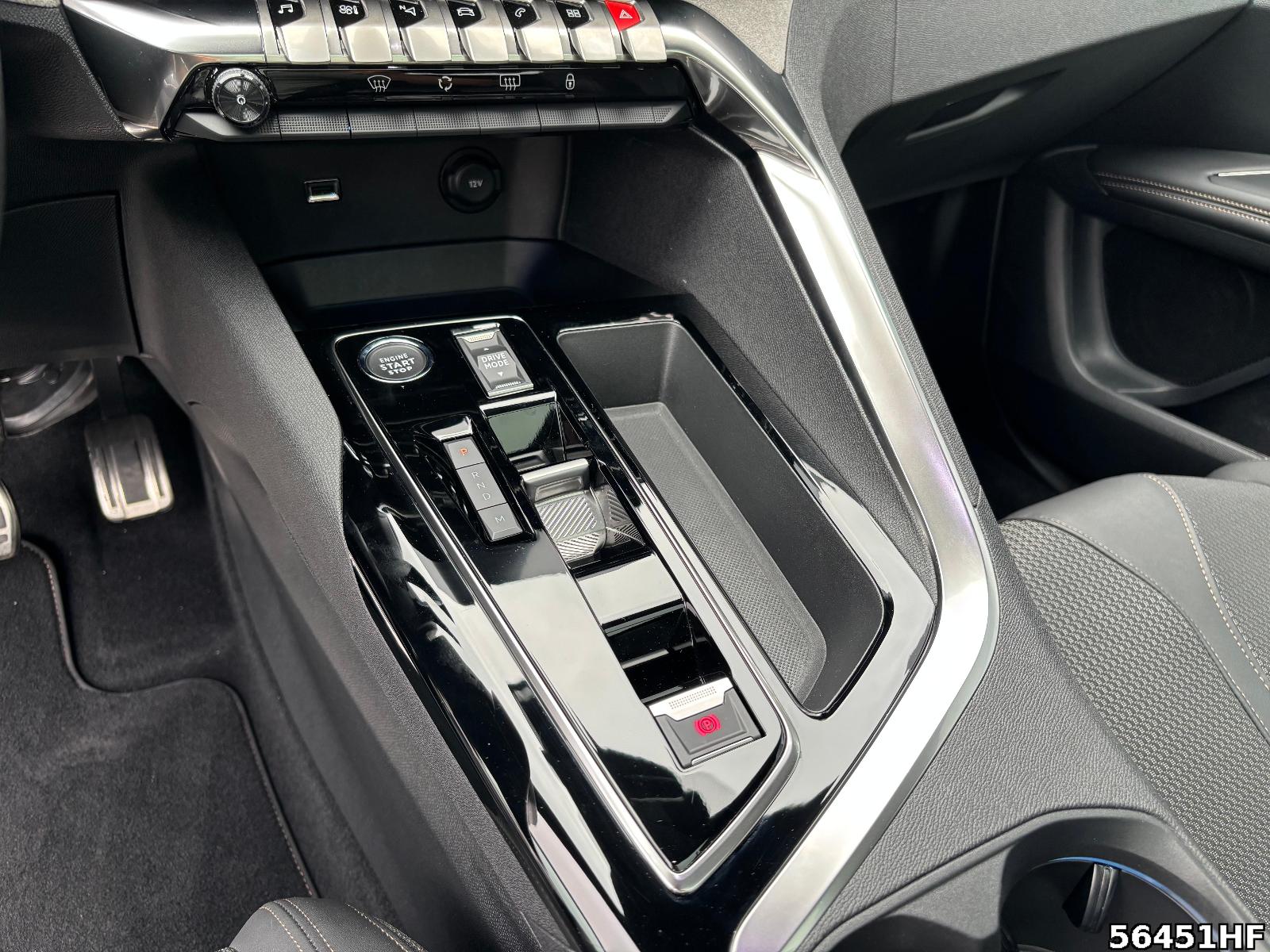 Fahrzeugabbildung Peugeot 3008 1.2 PureTech 130, GT