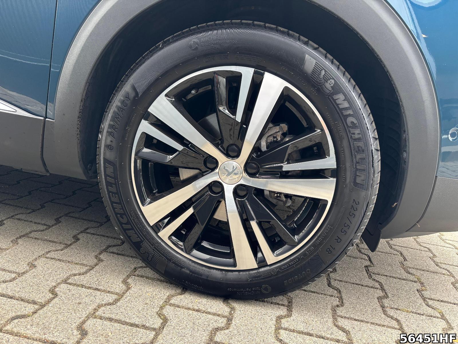 Fahrzeugabbildung Peugeot 3008 1.2 PureTech 130, GT