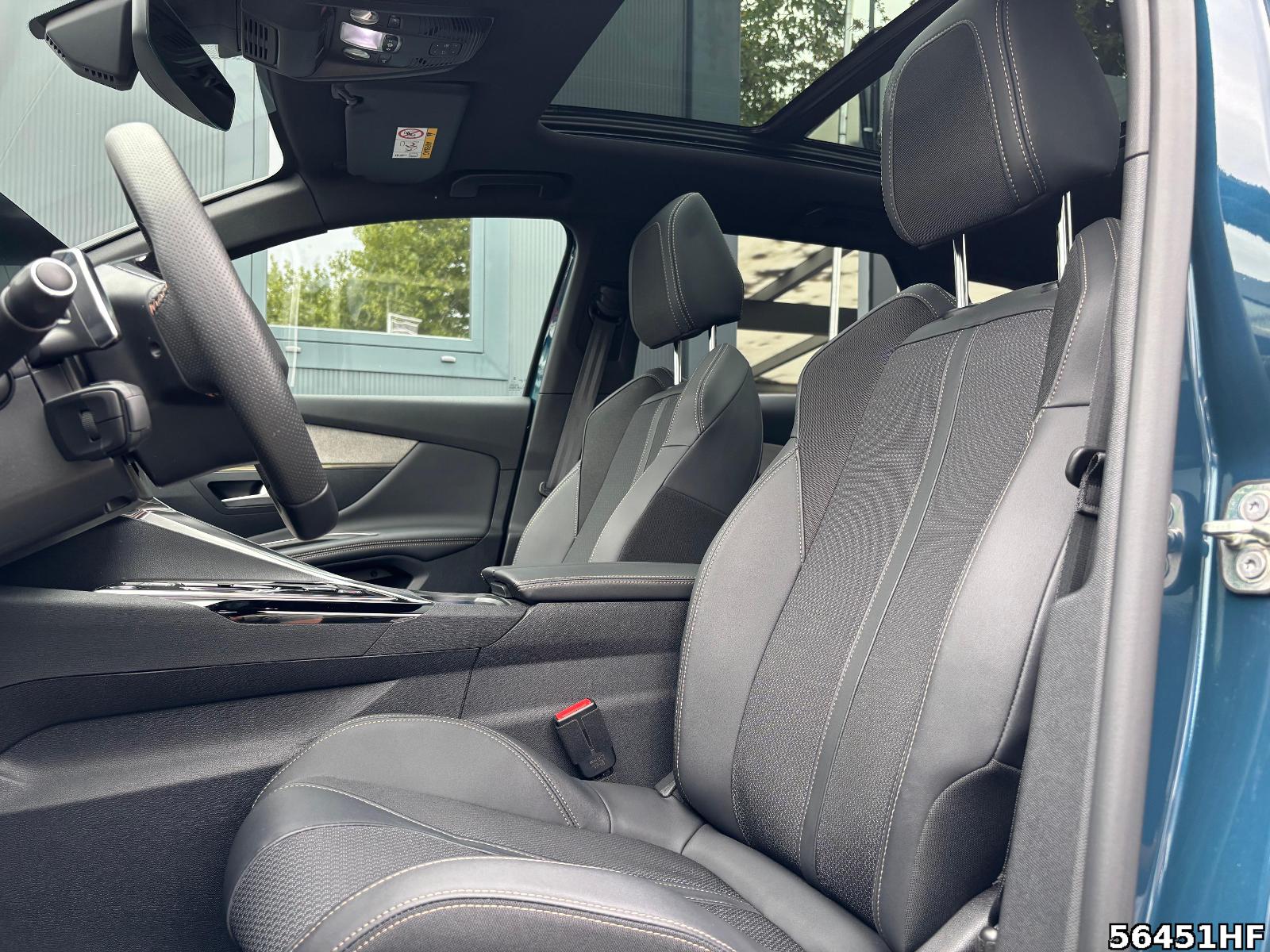 Fahrzeugabbildung Peugeot 3008 1.2 PureTech 130, GT