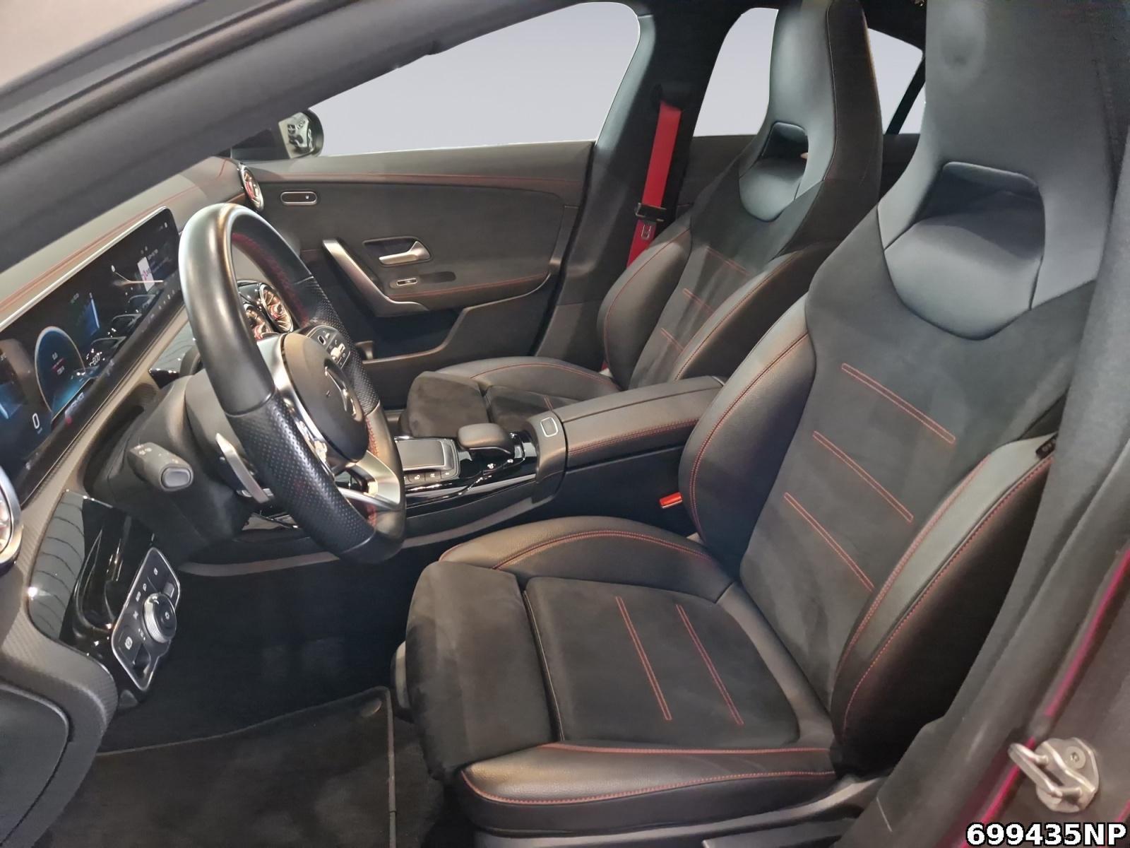Fahrzeugabbildung Mercedes-Benz CLA 35 AMG 4M Coupé Burmester Panorama Ambiente