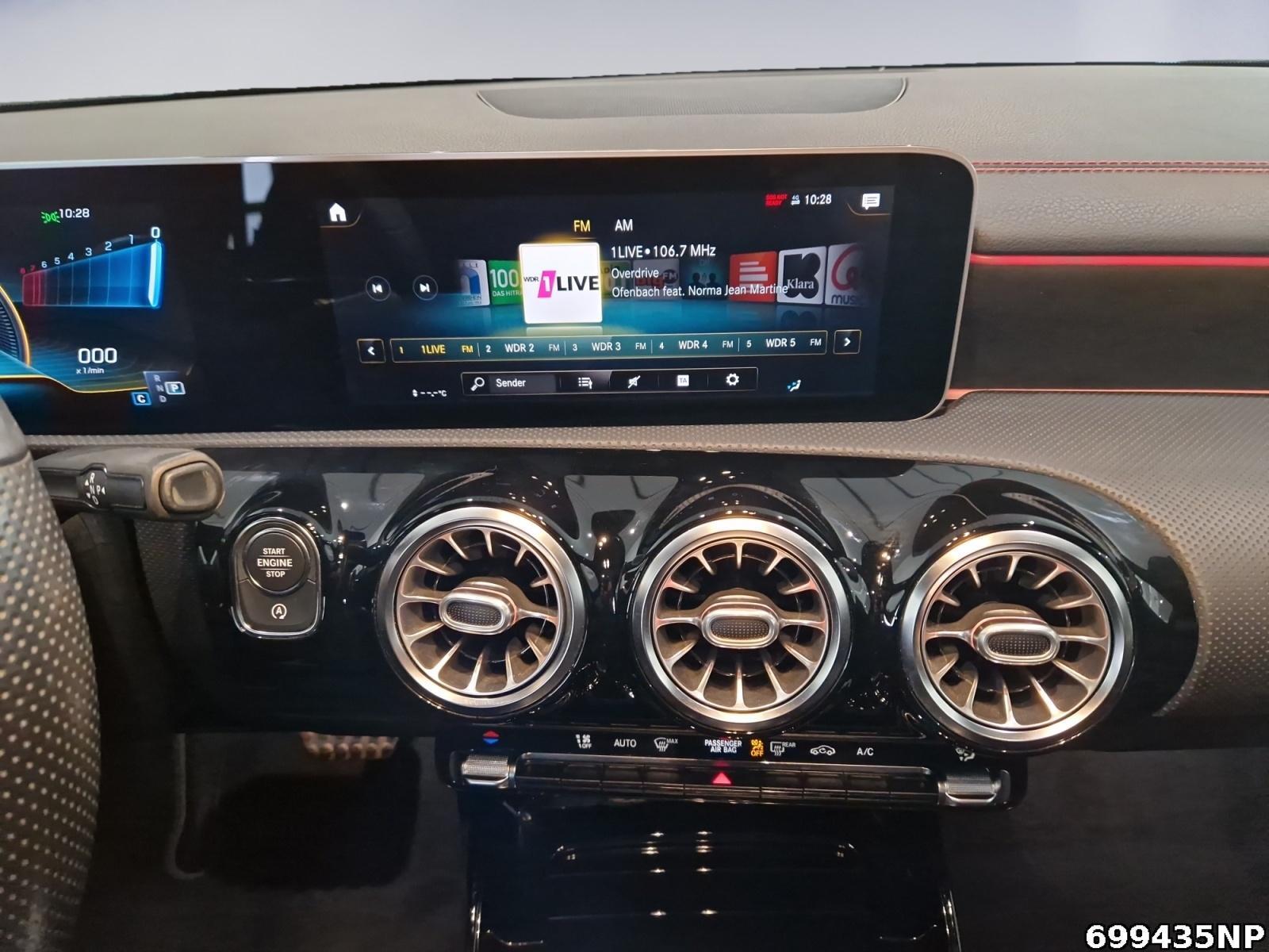 Fahrzeugabbildung Mercedes-Benz CLA 35 AMG 4M Coupé Burmester Panorama Ambiente