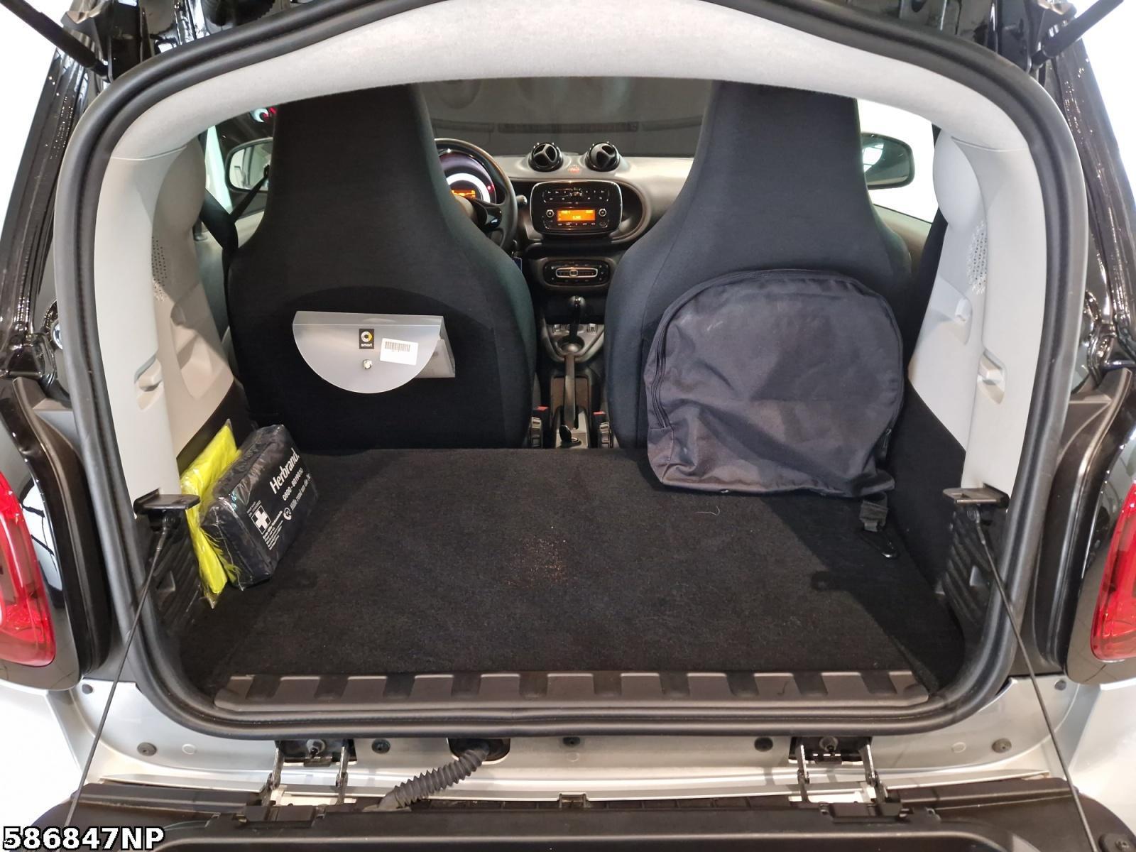 Fahrzeugabbildung Smart ForTwo EQ 22 kW Ganzjahresreifen