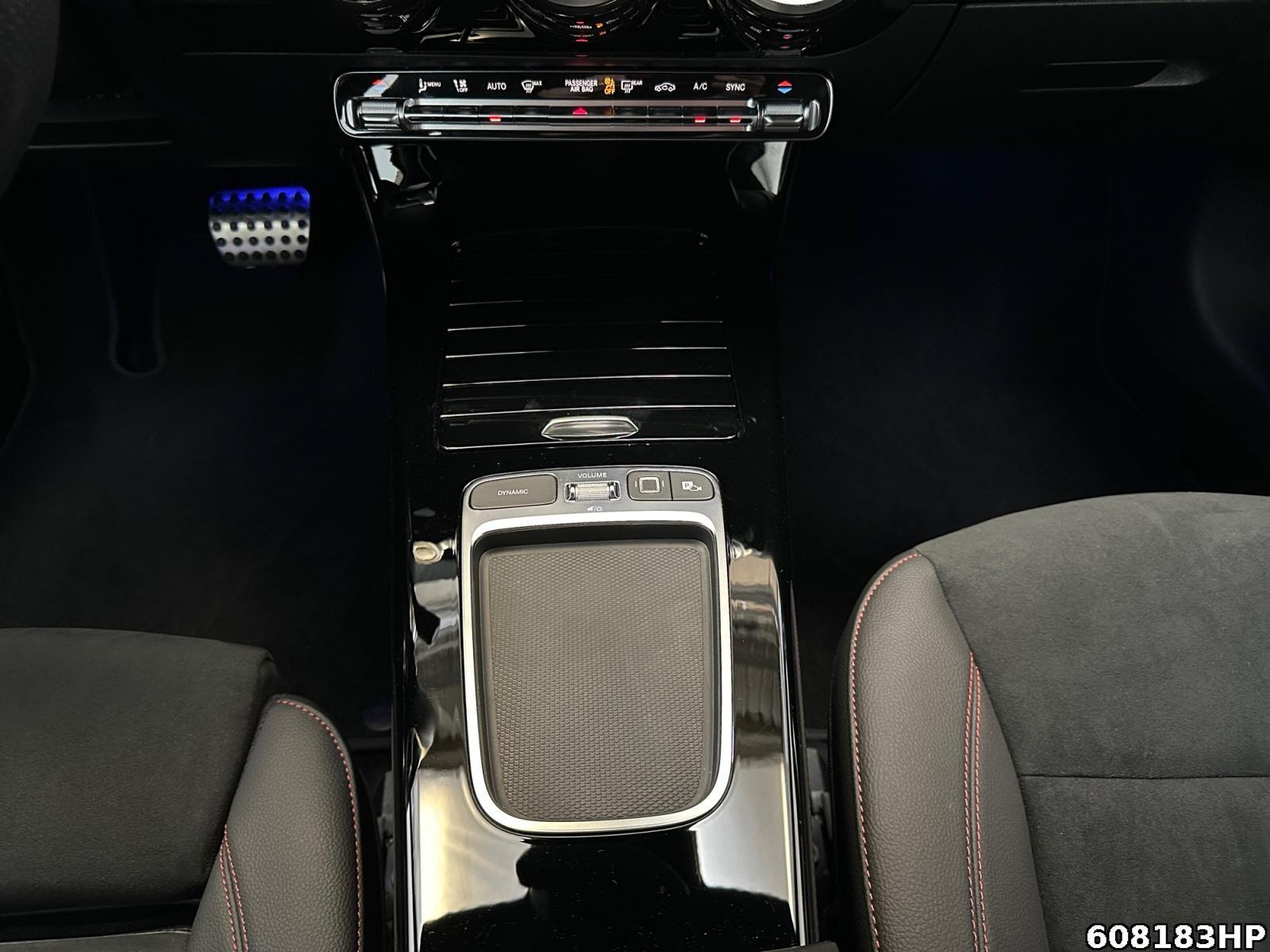 Fahrzeugabbildung Mercedes-Benz A 200 AMG DISTRONIC KEYLESS-GO Rückfahrkamera <
