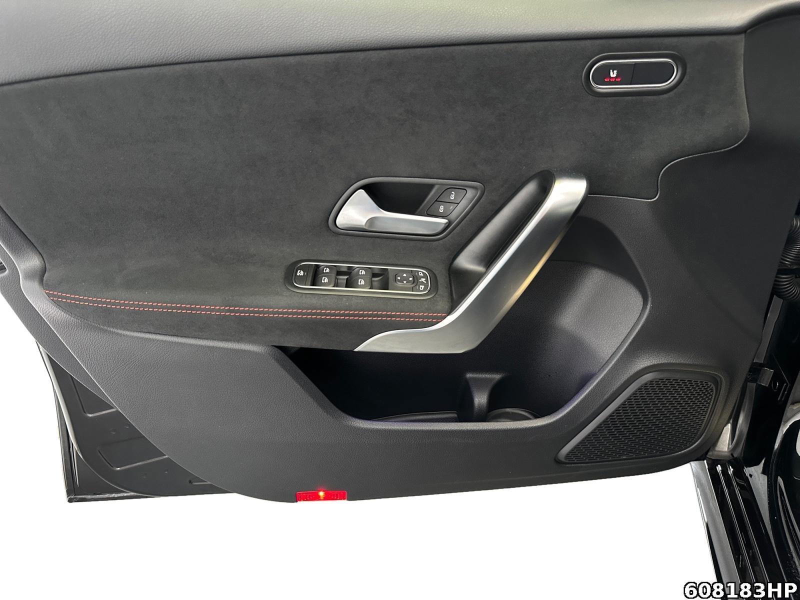Fahrzeugabbildung Mercedes-Benz A 200 AMG DISTRONIC KEYLESS-GO Rückfahrkamera <