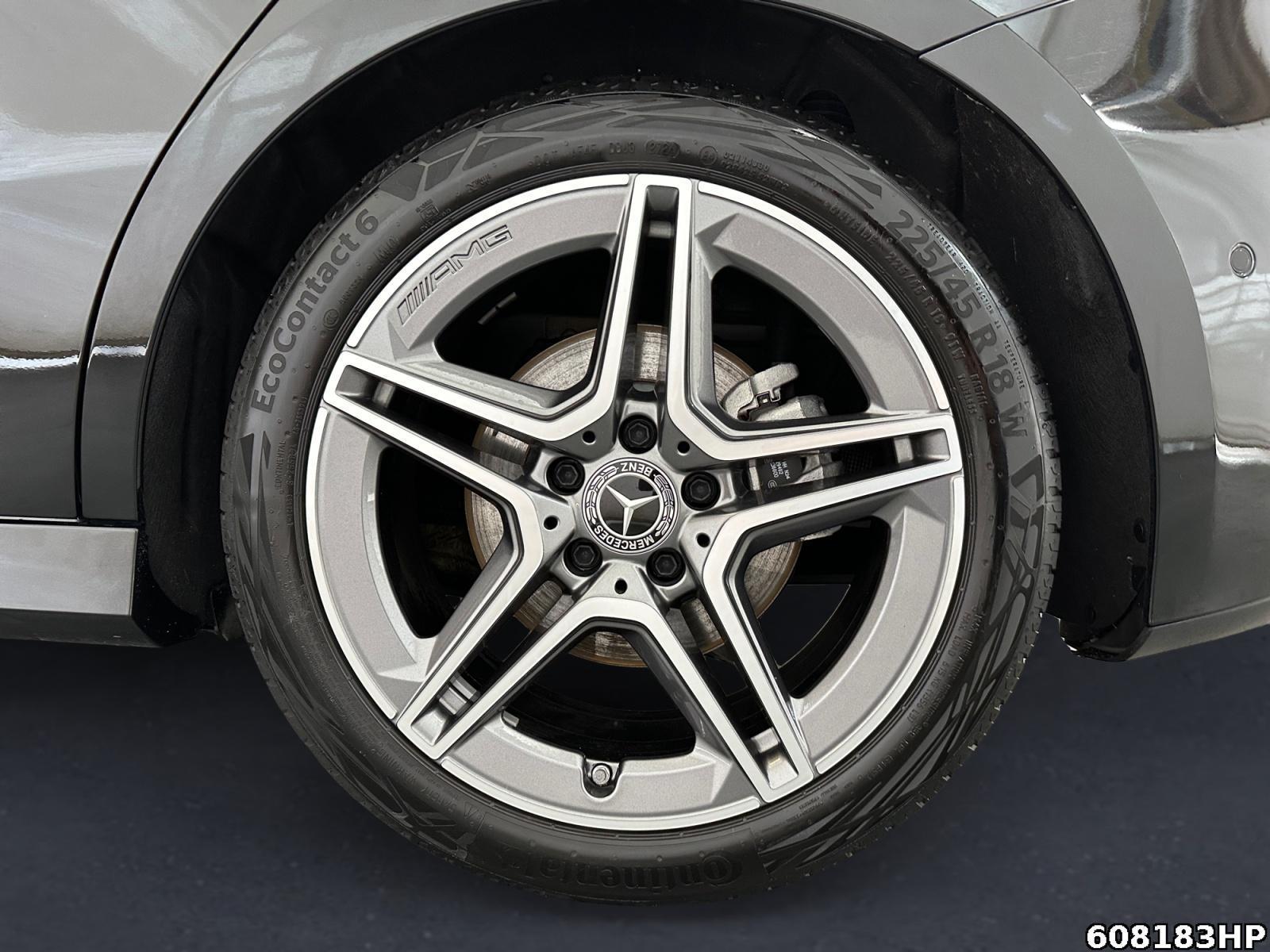 Fahrzeugabbildung Mercedes-Benz A 200 AMG DISTRONIC KEYLESS-GO Rückfahrkamera <