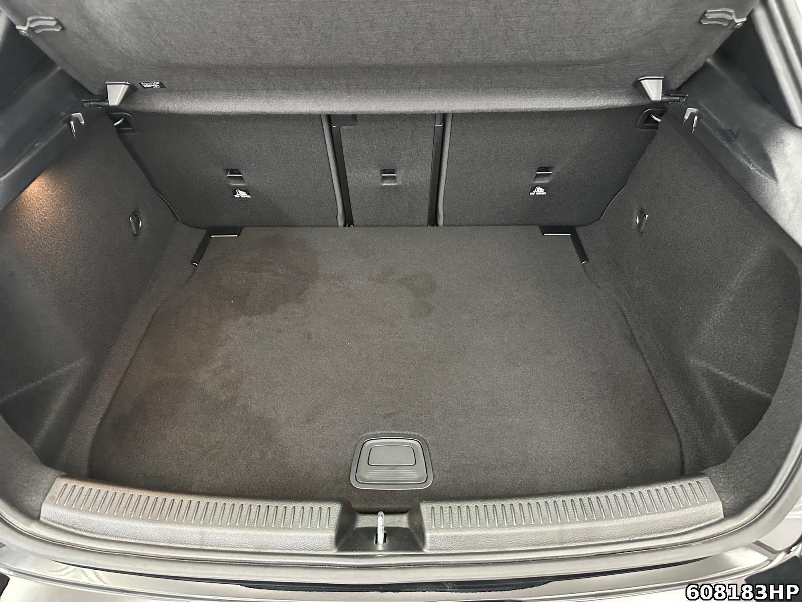 Fahrzeugabbildung Mercedes-Benz A 200 AMG DISTRONIC KEYLESS-GO Rückfahrkamera <
