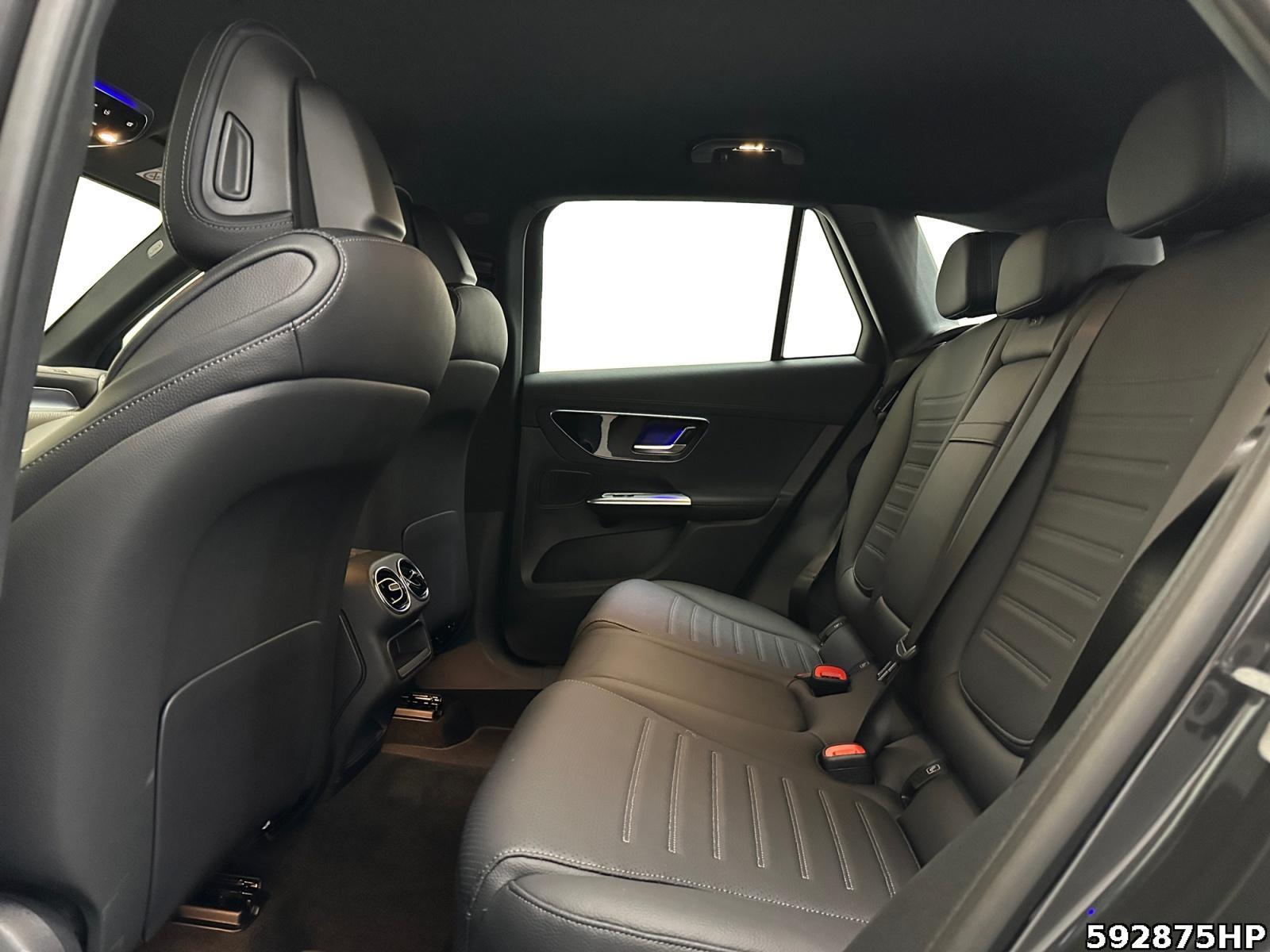 Fahrzeugabbildung Mercedes-Benz GLC 300 d 4M AMG AHK Standhzg. Kamera Ambiente