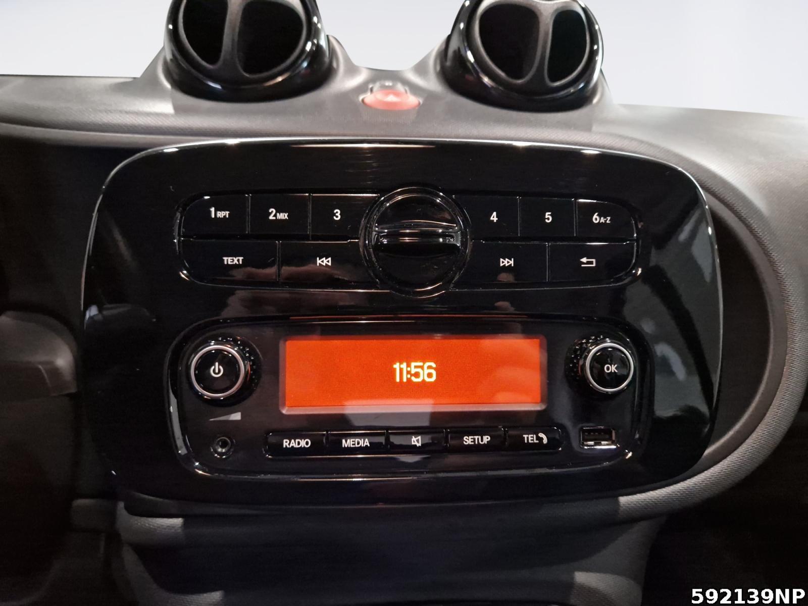 Fahrzeugabbildung Smart ForTwo EQ 22 KW Klima 2xLadekabel Allwetter DAB