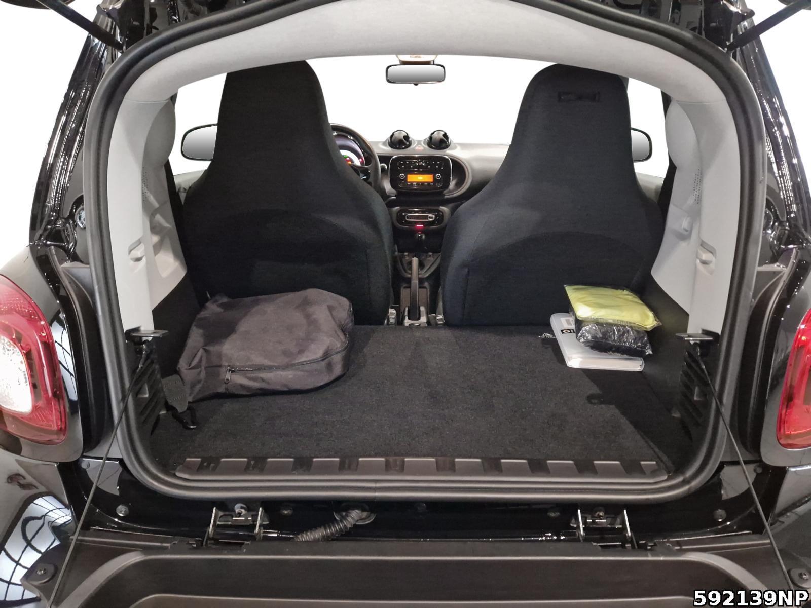 Fahrzeugabbildung Smart ForTwo EQ 22 KW Klima 2xLadekabel Allwetter DAB