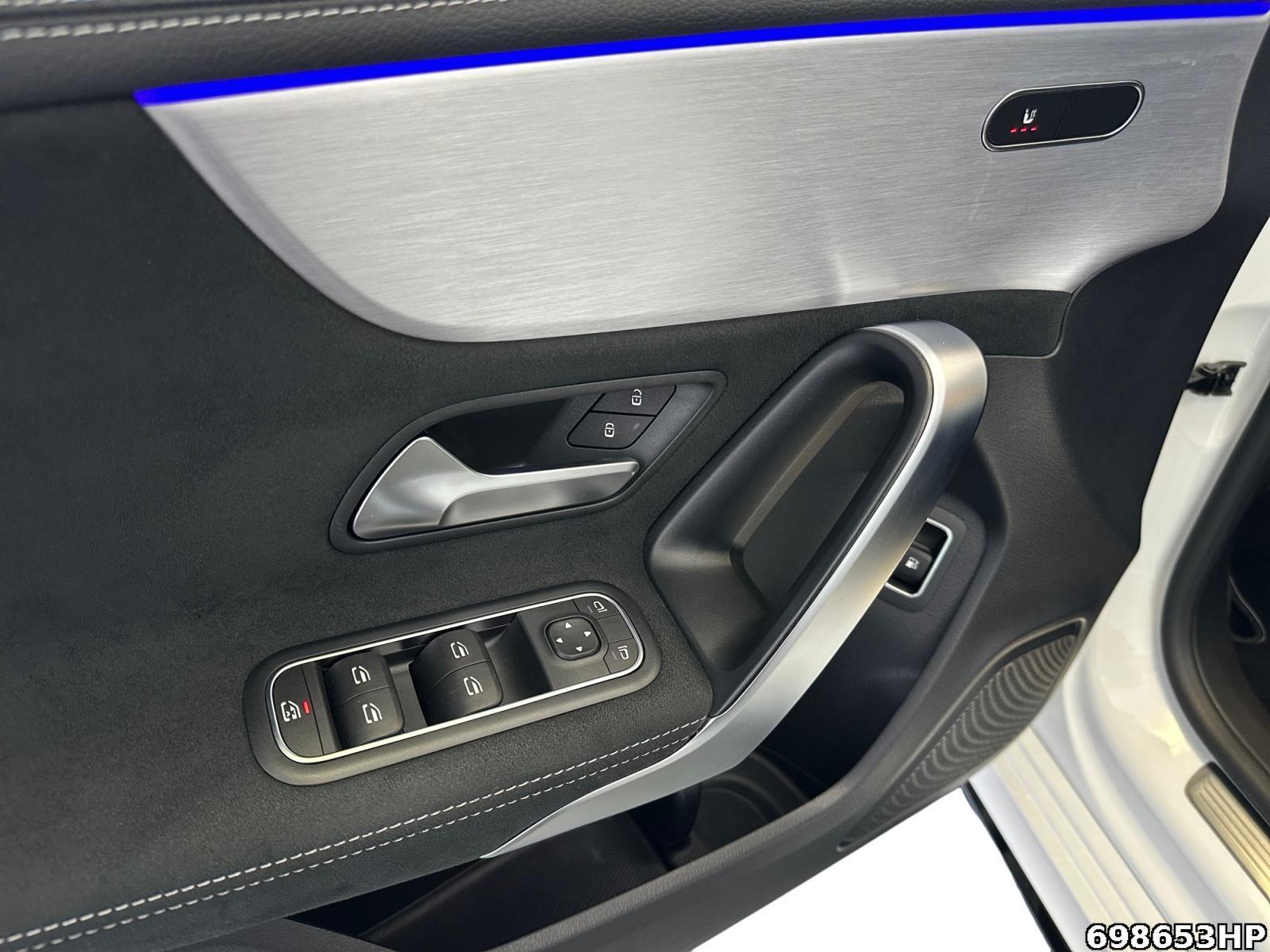Fahrzeugabbildung Mercedes-Benz A 250 AMG Line Limousine Night-Paket Kamera <