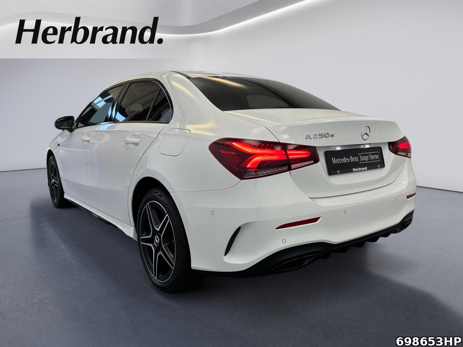 Fahrzeugabbildung Mercedes-Benz A 250 AMG Line Limousine Night-Paket Kamera <