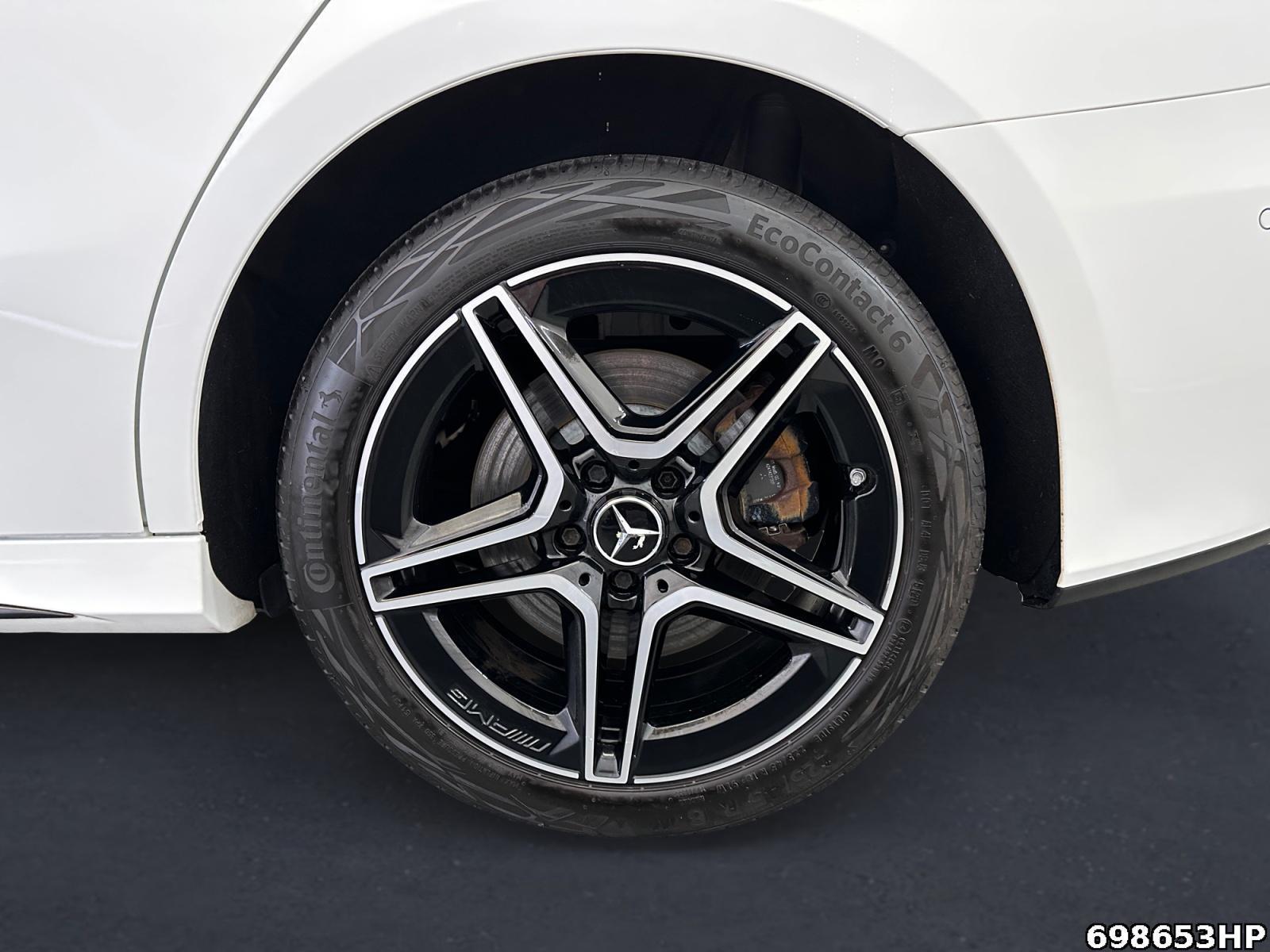 Fahrzeugabbildung Mercedes-Benz A 250 AMG Line Limousine Night-Paket Kamera <