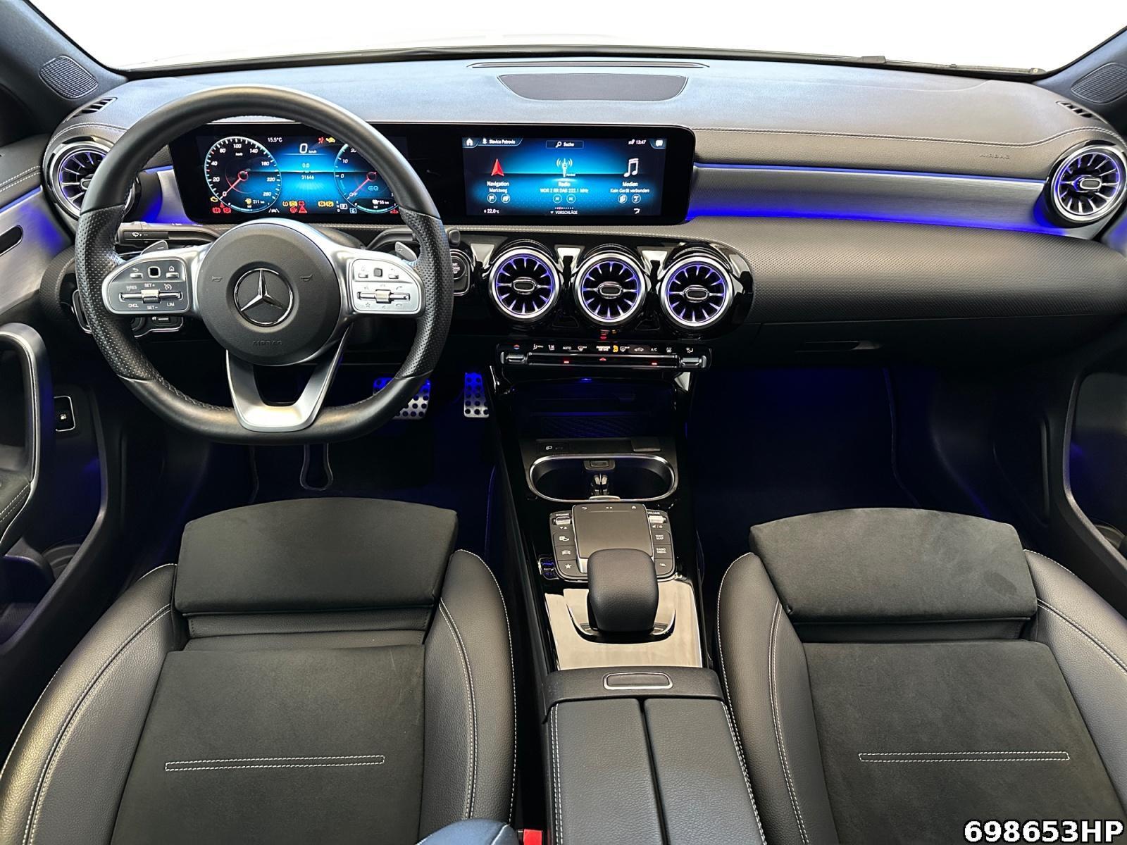 Fahrzeugabbildung Mercedes-Benz A 250 AMG Line Limousine Night-Paket Kamera <