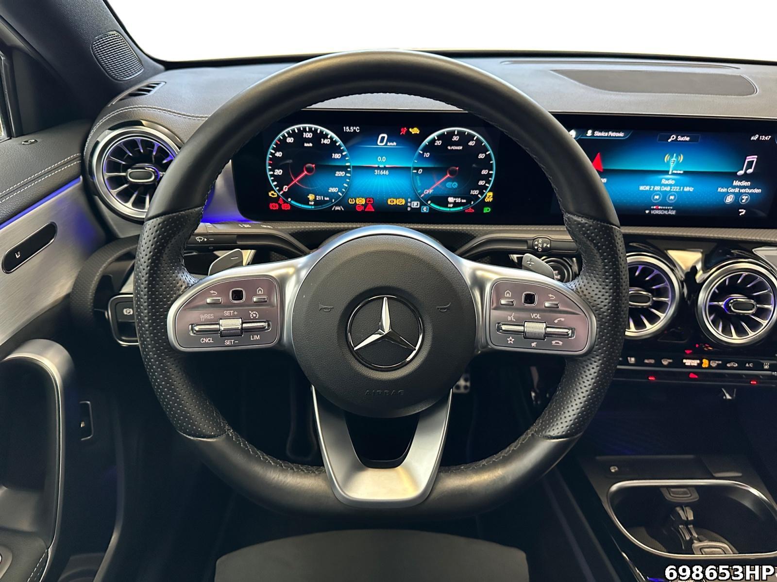 Fahrzeugabbildung Mercedes-Benz A 250 AMG Line Limousine Night-Paket Kamera <
