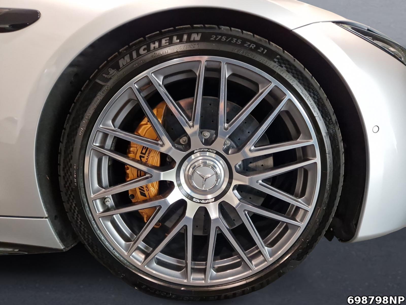 Fahrzeugabbildung Mercedes-Benz SL 63 AMG