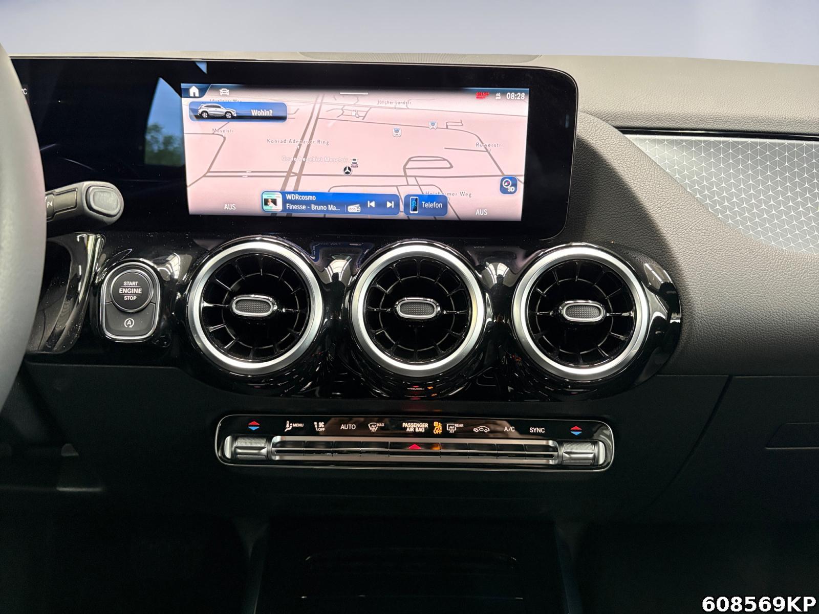 Fahrzeugabbildung Mercedes-Benz GLA 200 Progressive AHK Kamera Distronic DAB LED