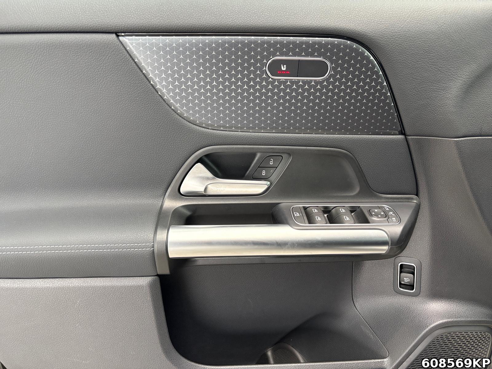 Fahrzeugabbildung Mercedes-Benz GLA 200 Progressive AHK Kamera Distronic DAB LED