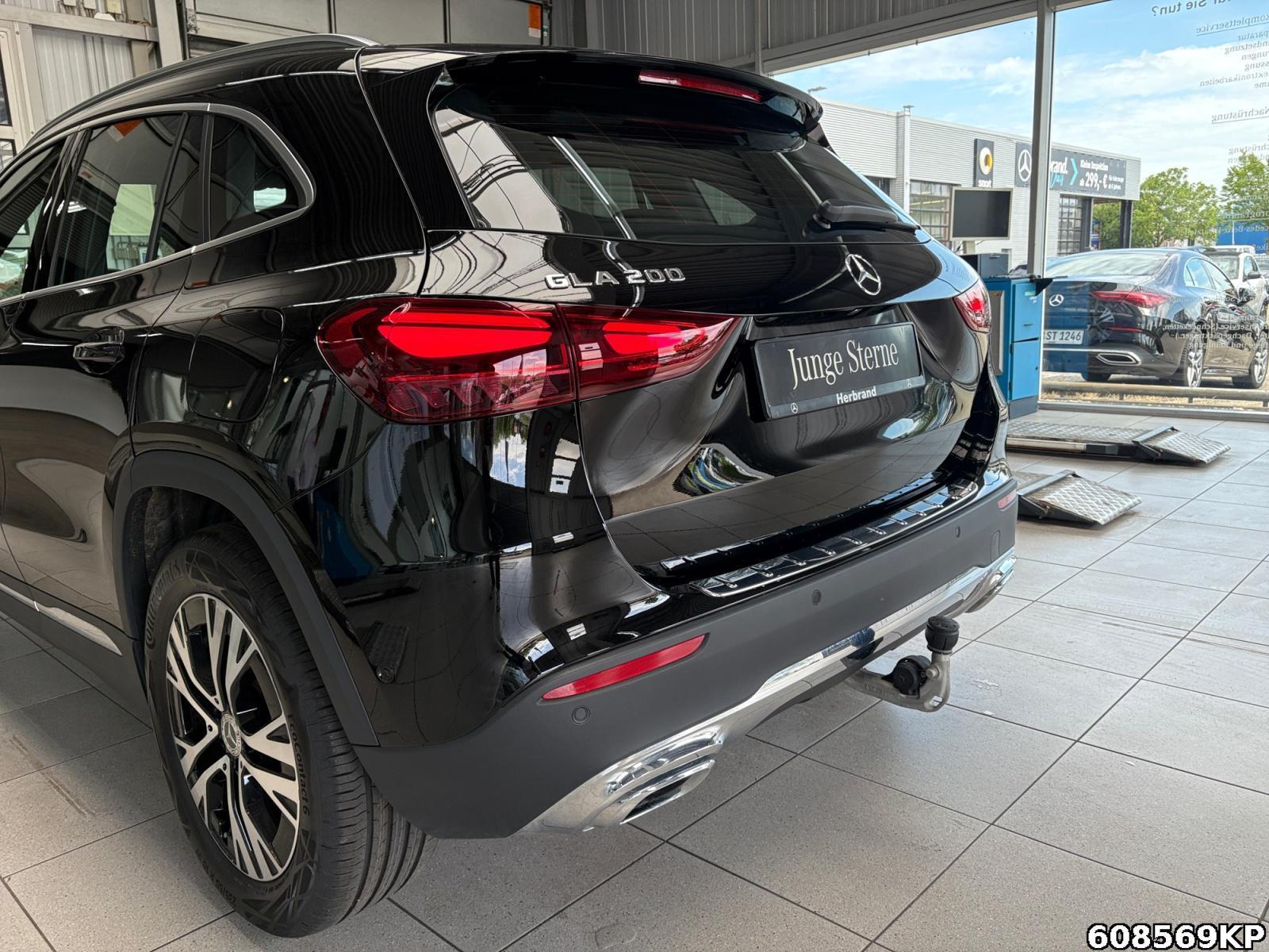 Fahrzeugabbildung Mercedes-Benz GLA 200 Progressive AHK Kamera Distronic DAB LED