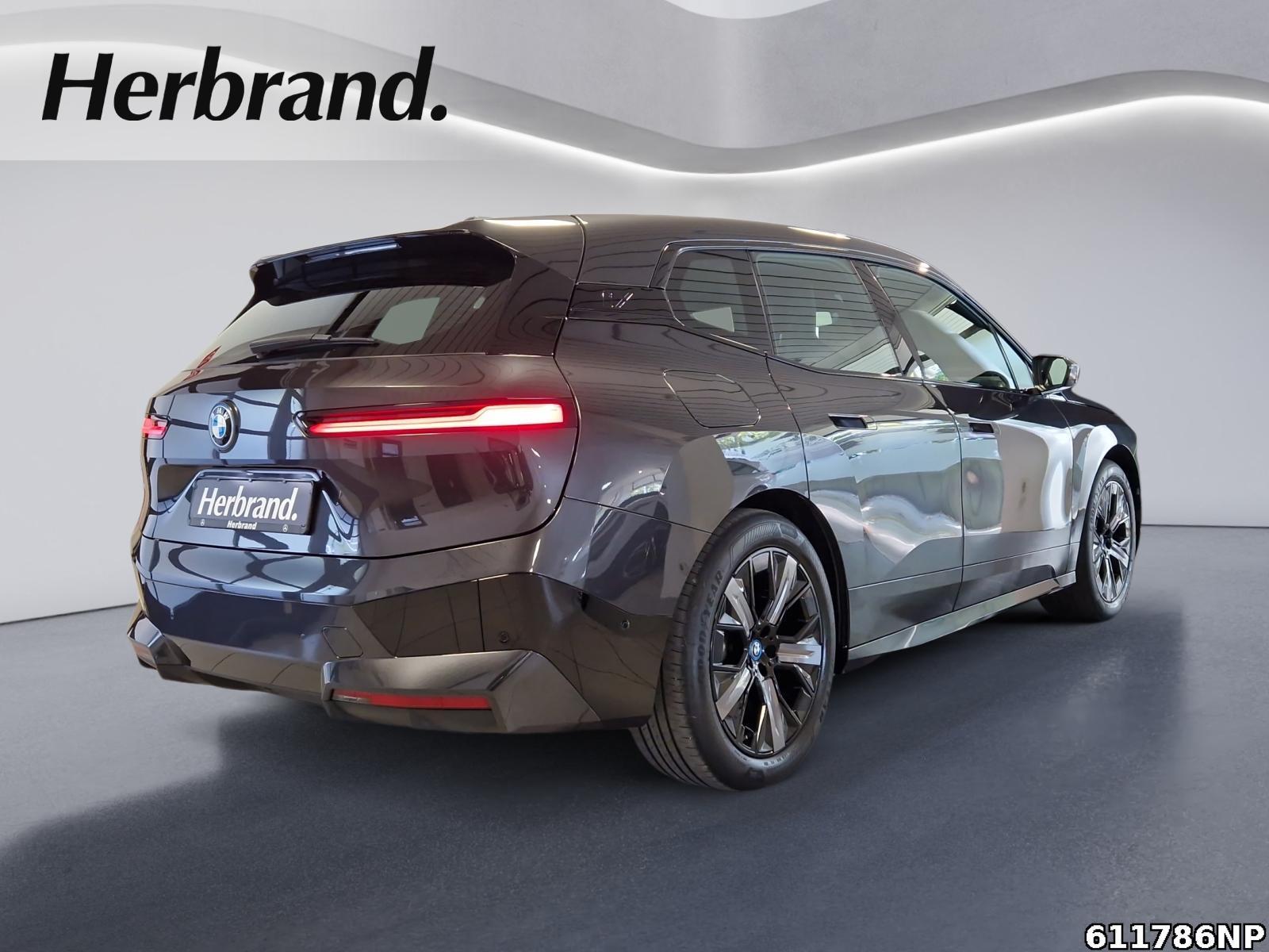 Fahrzeugabbildung BMW iX xDrive40