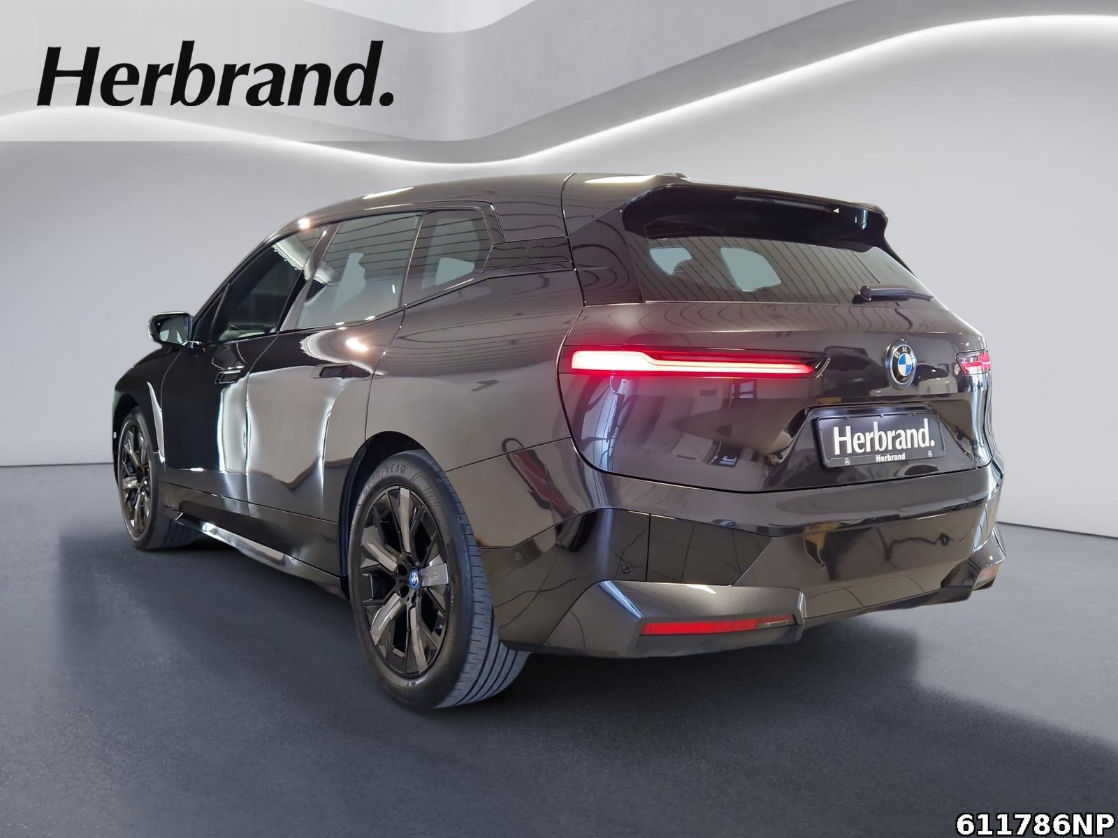 Fahrzeugabbildung BMW iX xDrive40