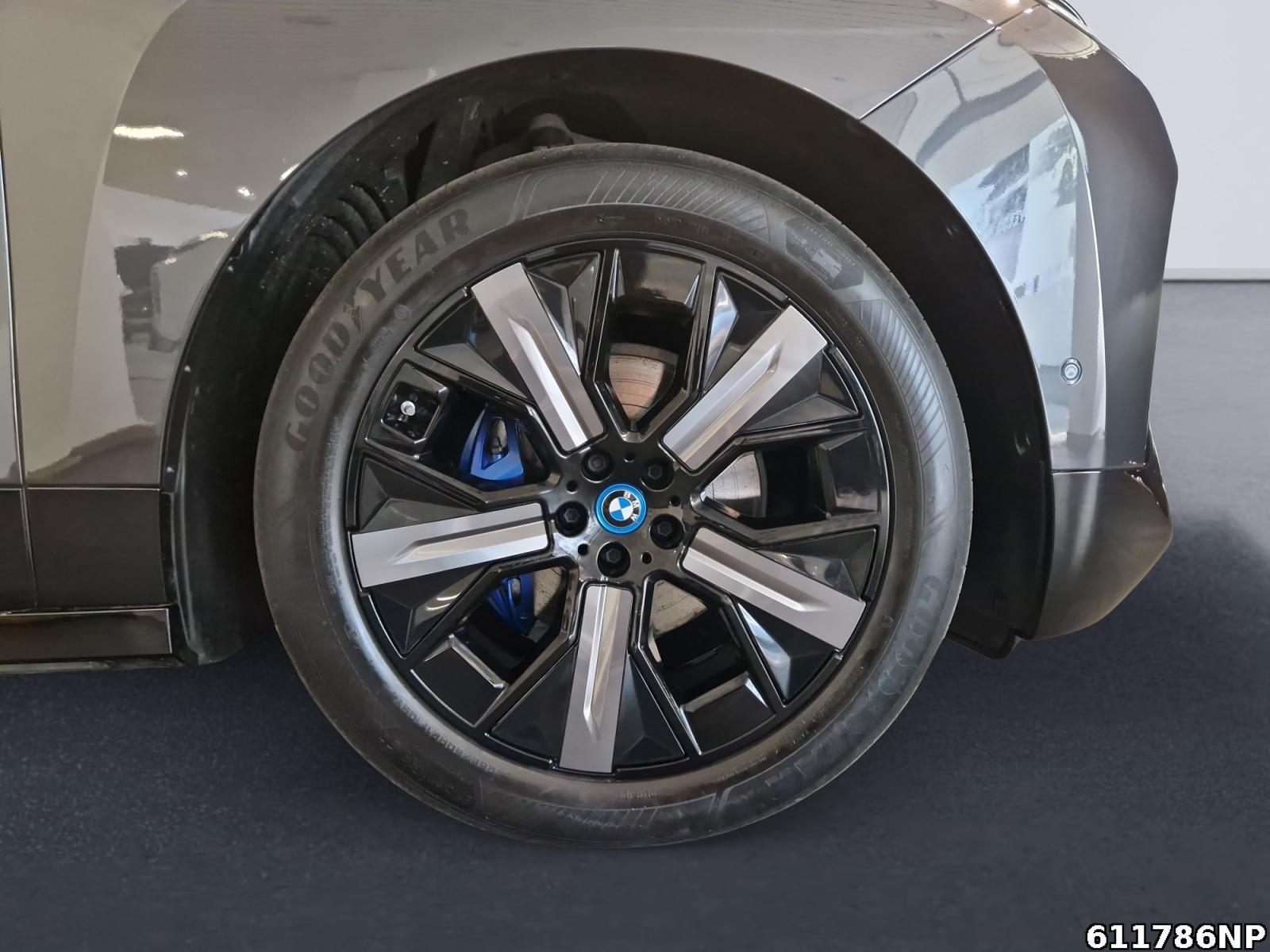 Fahrzeugabbildung BMW iX xDrive40