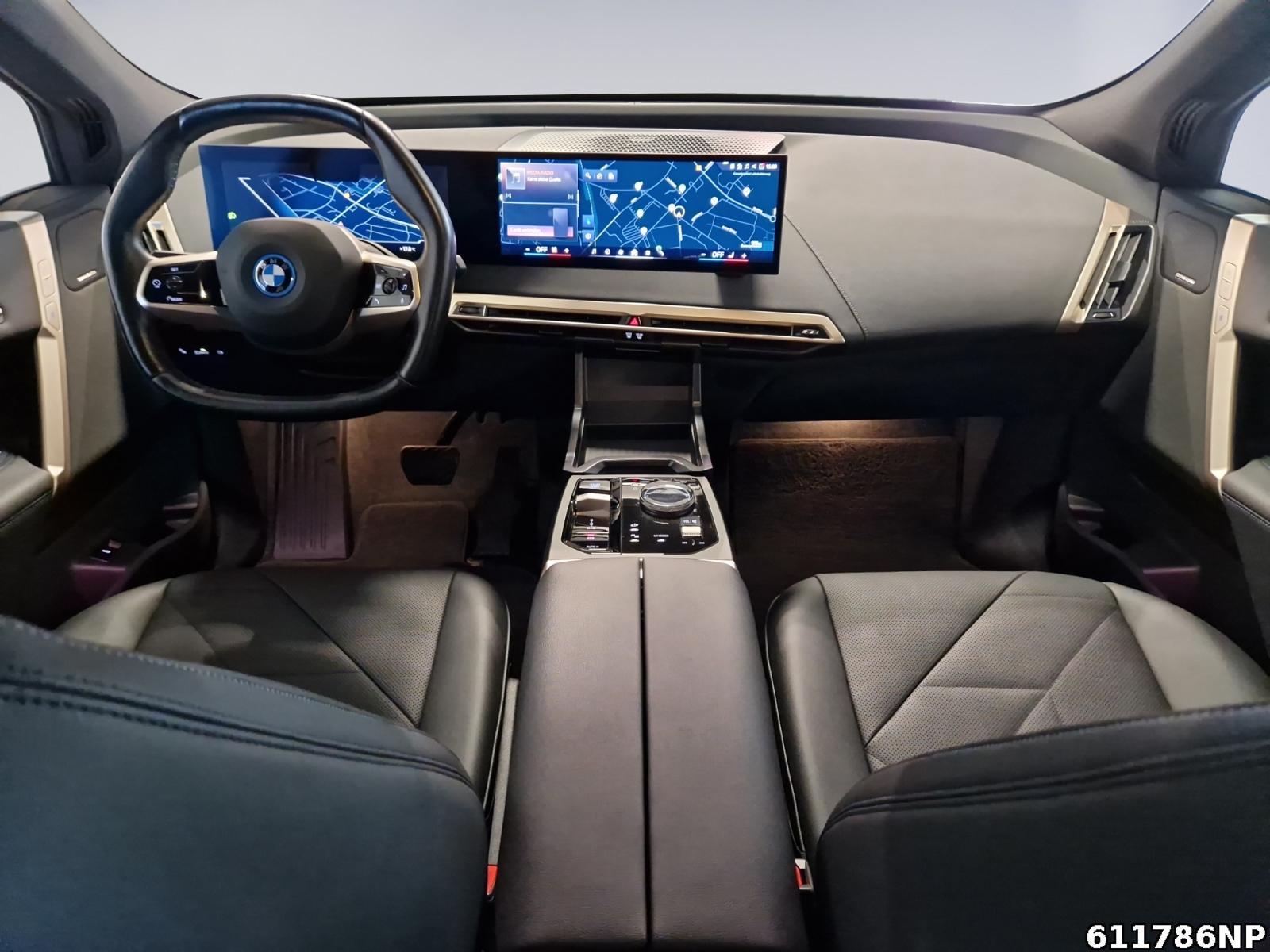 Fahrzeugabbildung BMW iX xDrive40