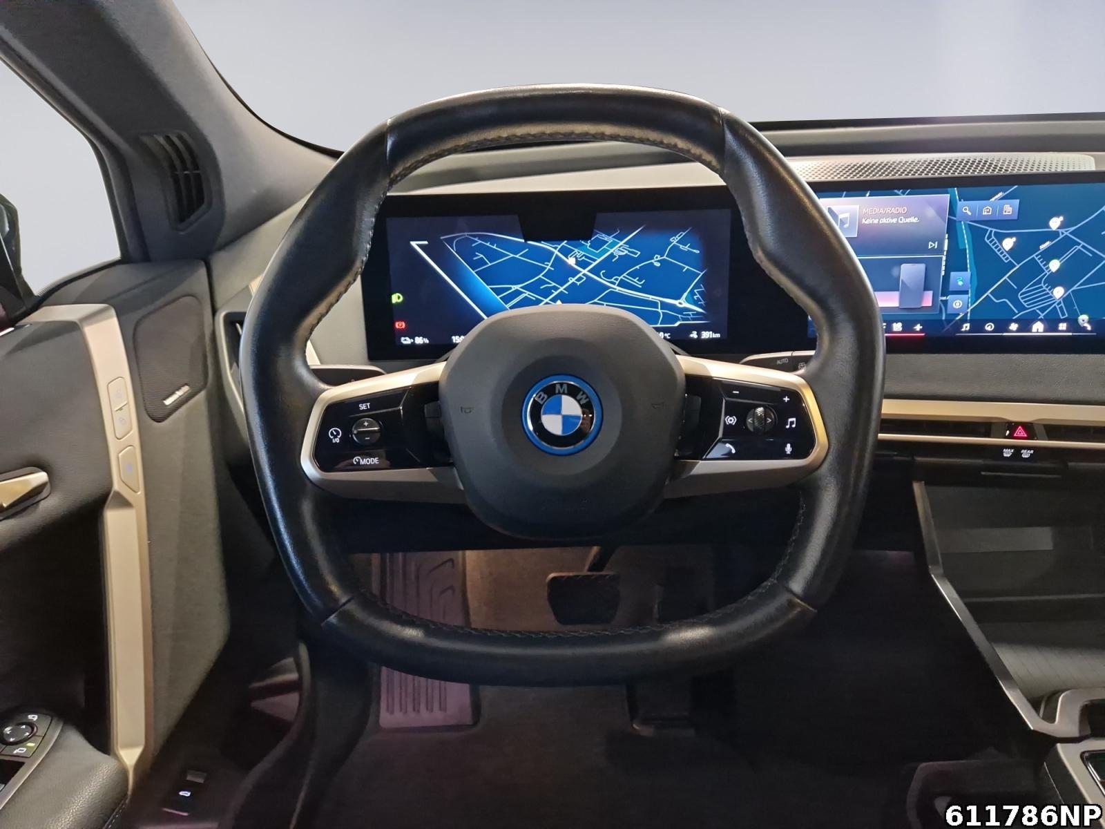 Fahrzeugabbildung BMW iX xDrive40