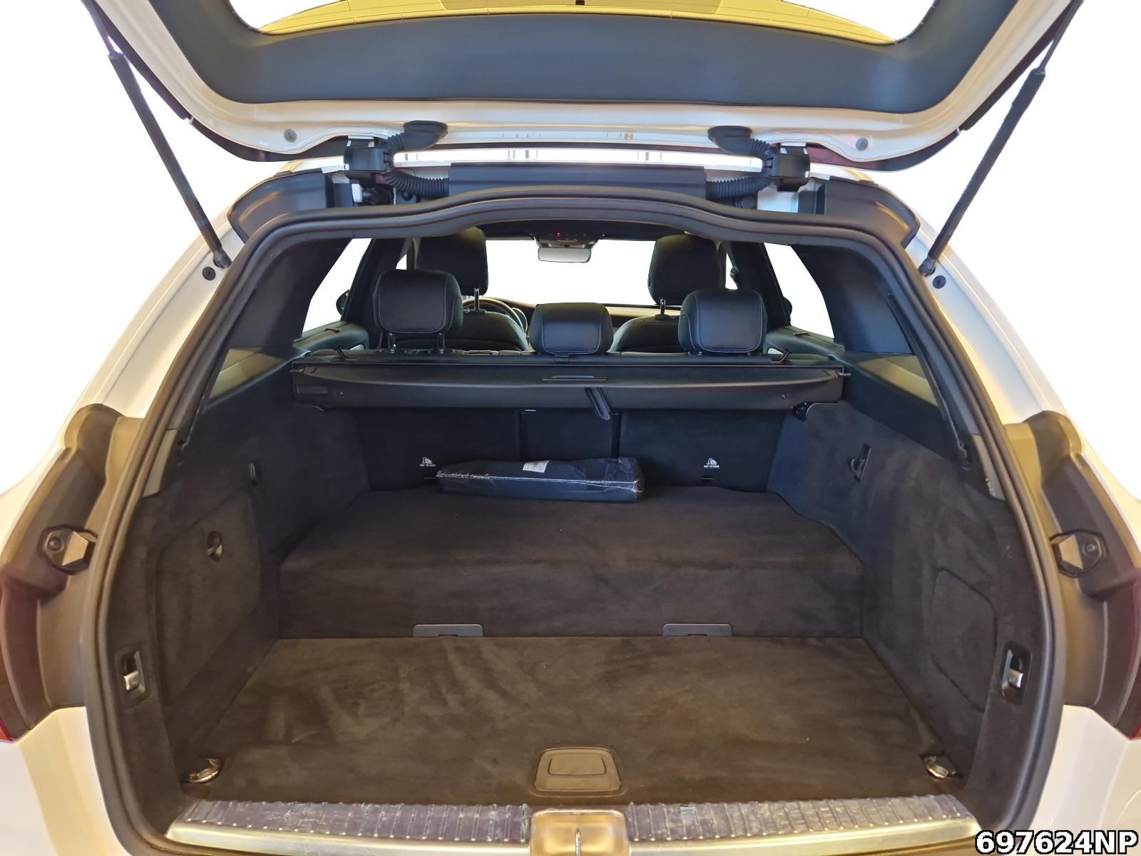 Fahrzeugabbildung Mercedes-Benz C 300 e T AMG Night Pano Multibeam Distronic