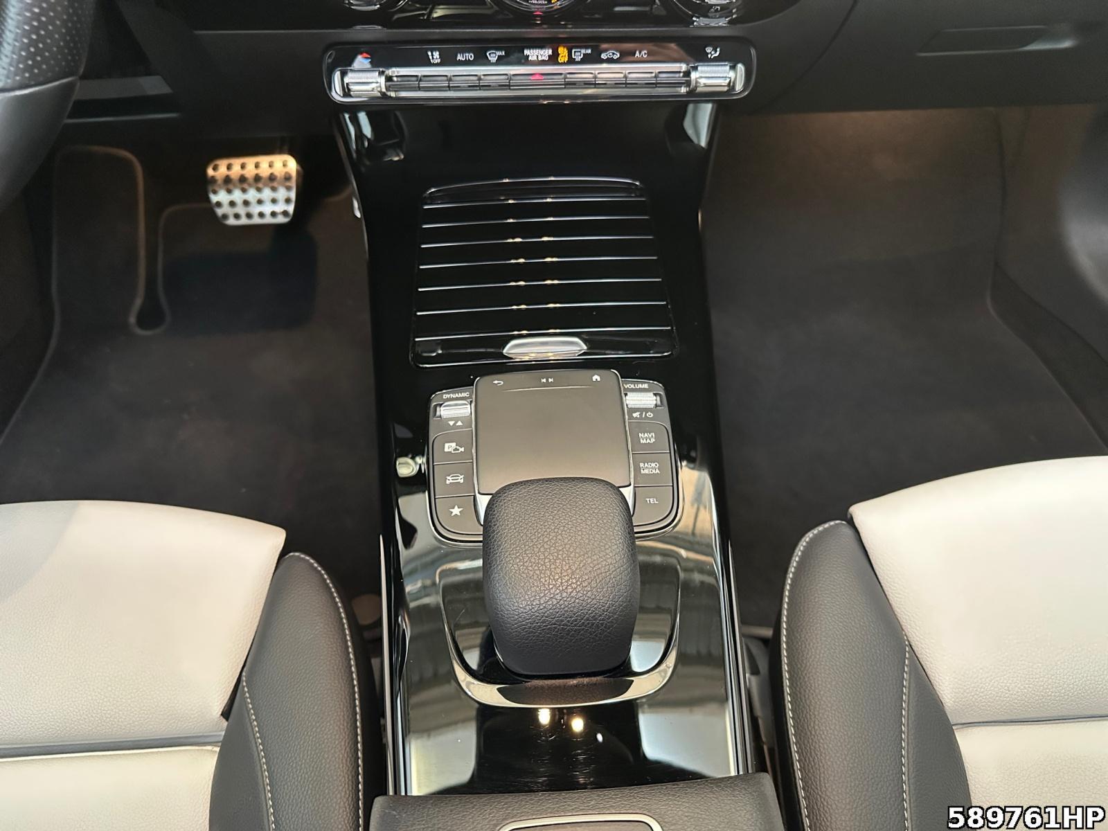 Fahrzeugabbildung Mercedes-Benz CLA 220 Shooting Brake d AMG Pano AHK Head-up