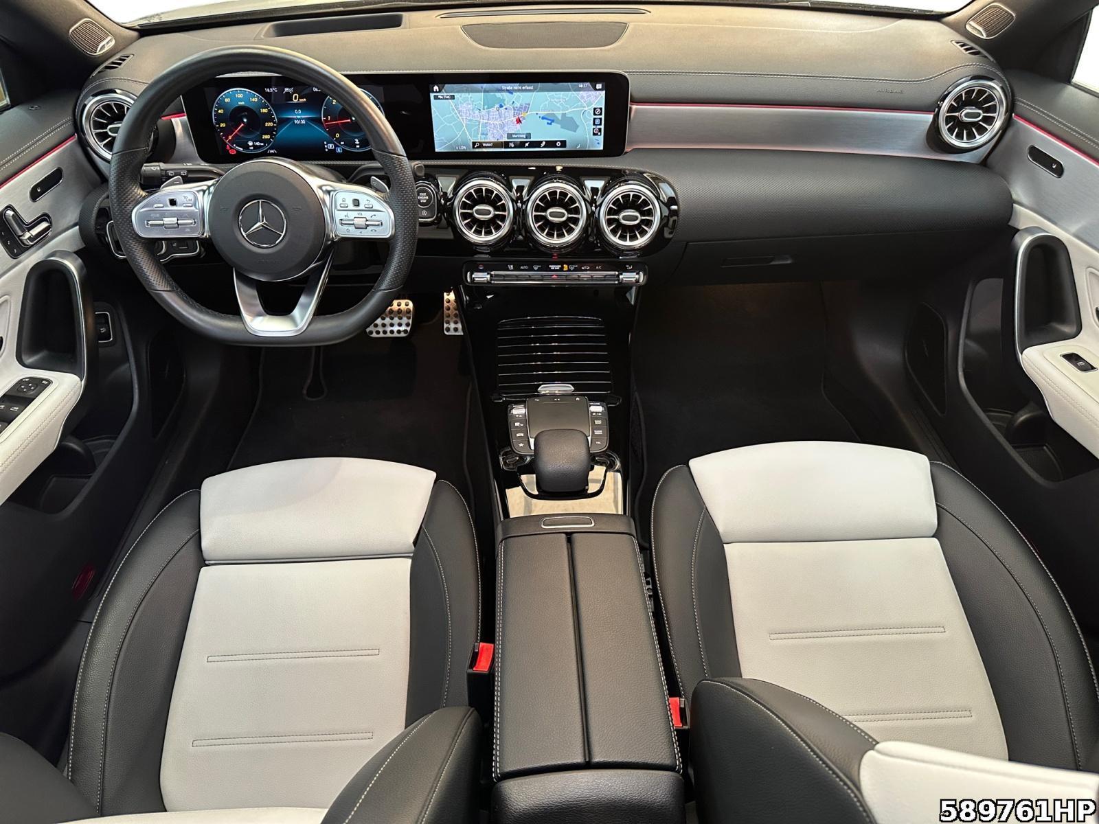 Fahrzeugabbildung Mercedes-Benz CLA 220 Shooting Brake d AMG Pano AHK Head-up