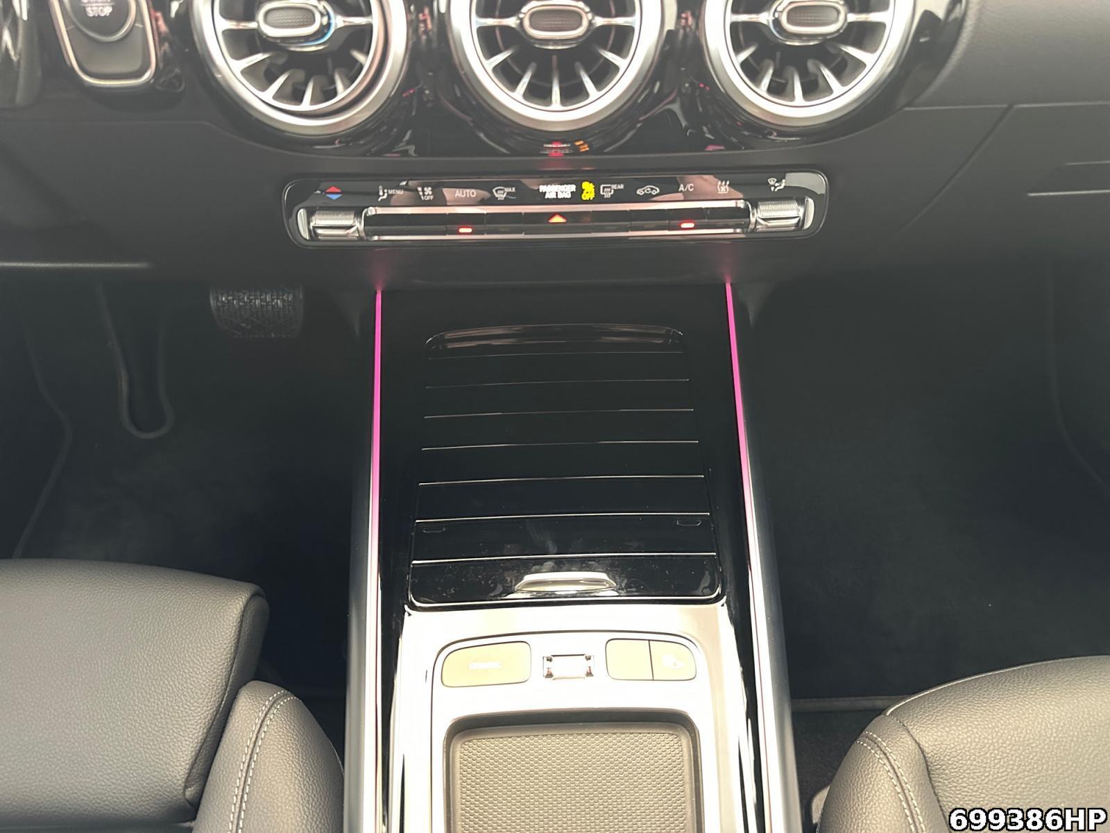 Fahrzeugabbildung Mercedes-Benz EQA Progressive DISTRONIC Lenkradhzg Kamera