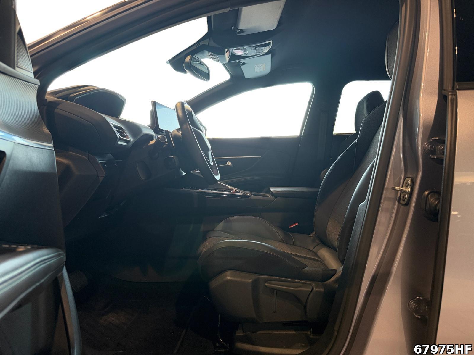 Fahrzeugabbildung Peugeot 5008 Allure +SHZ+NAVI+CARPLAY+LED+TEMPOMAT