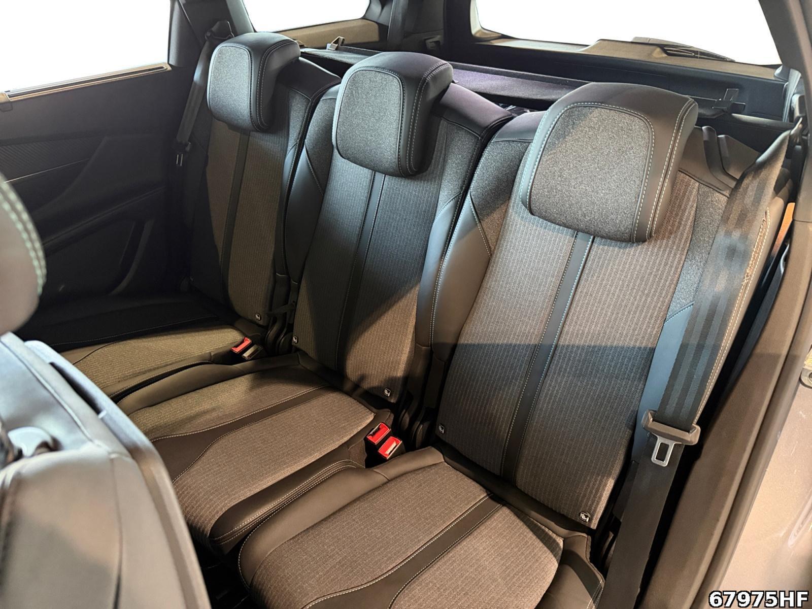 Fahrzeugabbildung Peugeot 5008 Allure +SHZ+NAVI+CARPLAY+LED+TEMPOMAT